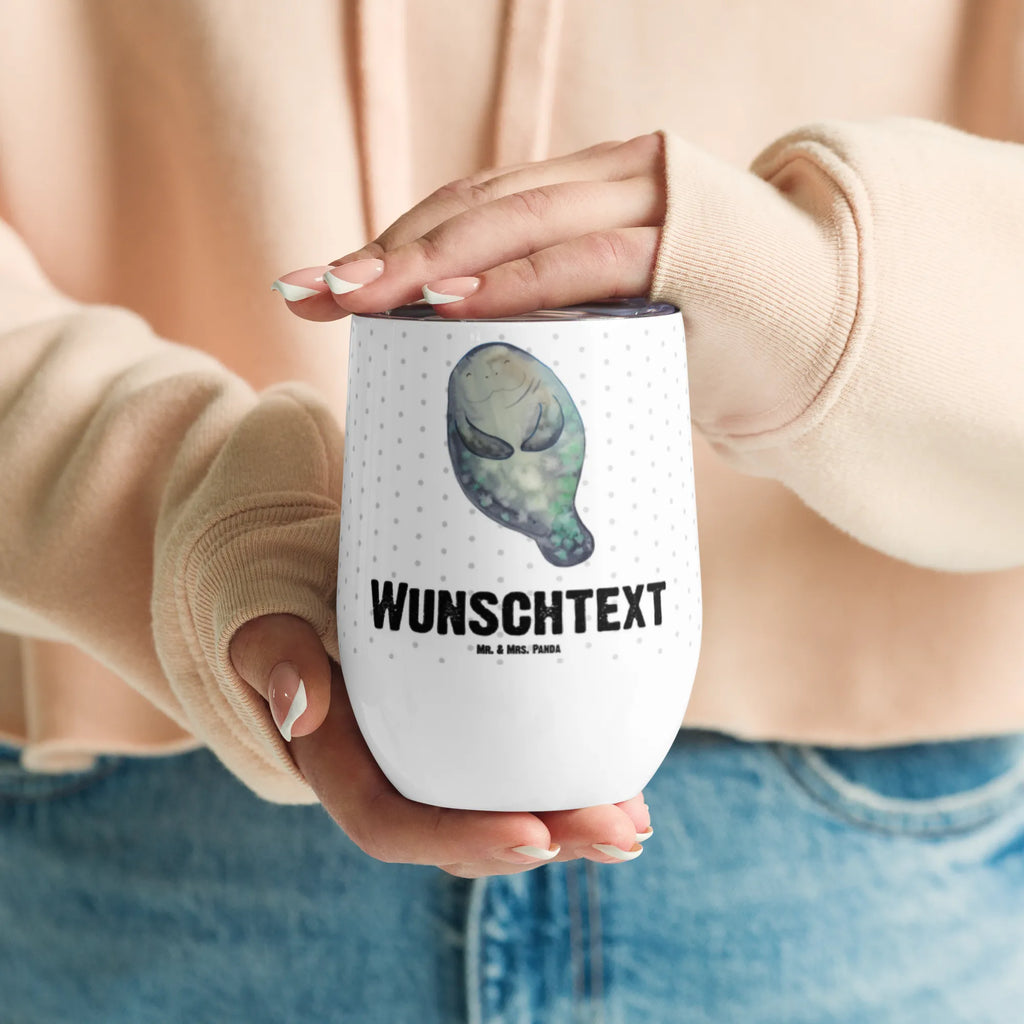 Personalisierter Weinbecher Seekuh happy Bambus-Weinbecher Mit Wunschname, Rustikaler Weinbecher Mit Namen, Weinglas Für Zuhause Mit Namensgravur, Weinbecher Für Camping Mit Namensgravur, Klassisches Weinglas Mit Namensgravur, Stapelbares Weinglas Mit Namen, Weinbecher Für Picknick Mit Namen, Weinbecher Aus Edelstahl Mit Namen, Reise-Weinbecher Mit Namen, Becher Aus Edelstahl Für Wein Mit Namen, Kunststoff-Weinglas Mit Namen, Mundgeblasenes Weinglas Mit Namen, Personalisierter Weinbecher, Weinglas Mit Initialen, Weinglas Für Party Mit Wunschname, Thermo-Weinbecher Mit Namensaufdruck, Modernes Weinglas Mit Wunschname, Universalglas Mit Namensgravur, Spülmaschinenfestes Weinglas Mit Gravur, Kristallglas Weinglas Mit Wunschname, Weinbecher Mit Deckel Und Namen, Weinglas Mit Namensgravur, Weinbecher Mit Namen, Becher Für Wein Mit Namensdruck, Trinkbecher Wein Mit Namen, Kelchglas Mit Wunschname, Acryl-Weinbecher Mit Namensgravur, Öko Weinglas Mit Namensdruck, Umweltfreundliches Weinglas Mit Namen, Meerestiere, Meer, Urlaub, Zufrieden, Liebeskummer, Respekt, Neuanfang, Freundin, Seekühe, Seekuh, Selbstliebe, Neustart, Achtsamkeit