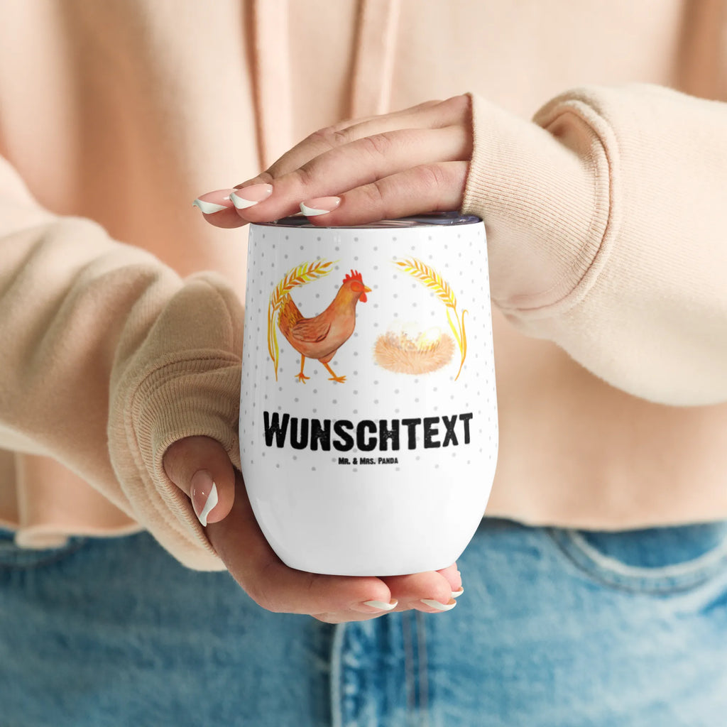Personalisierter Weinbecher Huhn stolz Weinglas Mit Namensgravur, Stapelbares Weinglas Mit Namen, Weinbecher Für Picknick Mit Namen, Personalisierter Weinbecher, Mundgeblasenes Weinglas Mit Namen, Thermo-Weinbecher Mit Namensaufdruck, Weinglas Mit Initialen, Weinbecher Mit Namen, Öko Weinglas Mit Namensdruck, Reise-Weinbecher Mit Namen, Trinkbecher Wein Mit Namen, Spülmaschinenfestes Weinglas Mit Gravur, Kunststoff-Weinglas Mit Namen, Klassisches Weinglas Mit Namensgravur, Kristallglas Weinglas Mit Wunschname, Rustikaler Weinbecher Mit Namen, Modernes Weinglas Mit Wunschname, Becher Für Wein Mit Namensdruck, Weinbecher Für Camping Mit Namensgravur, Becher Aus Edelstahl Für Wein Mit Namen, Weinbecher Aus Edelstahl Mit Namen, Kelchglas Mit Wunschname, Weinglas Für Party Mit Wunschname, Weinglas Für Zuhause Mit Namensgravur, Umweltfreundliches Weinglas Mit Namen, Universalglas Mit Namensgravur, Acryl-Weinbecher Mit Namensgravur, Weinbecher Mit Deckel Und Namen, Bambus-Weinbecher Mit Wunschname, Bauernhof, Hoftiere, Landwirt, Landwirtin, Geburt, Spruch, Motivation, Henne, Hahn, Eier, Magie, Landleben, Schwangerschaft, Hühner, Hof