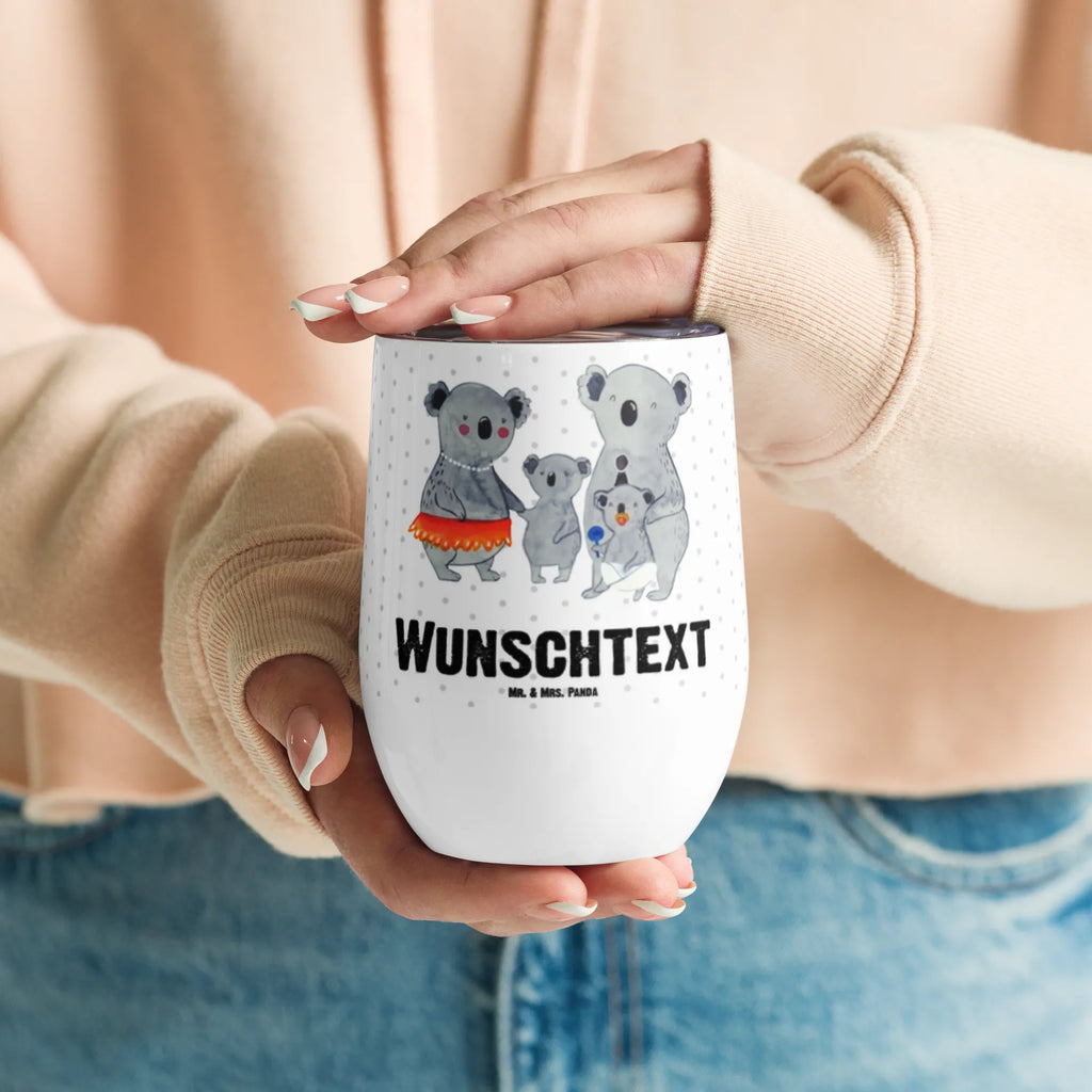 Personalisierter Weinbecher Koala Familie Bambus-Weinbecher Mit Wunschname, Weinbecher Aus Edelstahl Mit Namen, Rustikaler Weinbecher Mit Namen, Spülmaschinenfestes Weinglas Mit Gravur, Universalglas Mit Namensgravur, Becher Aus Edelstahl Für Wein Mit Namen, Klassisches Weinglas Mit Namensgravur, Weinbecher Für Camping Mit Namensgravur, Stapelbares Weinglas Mit Namen, Kristallglas Weinglas Mit Wunschname, Kelchglas Mit Wunschname, Öko Weinglas Mit Namensdruck, Umweltfreundliches Weinglas Mit Namen, Modernes Weinglas Mit Wunschname, Personalisierter Weinbecher, Weinglas Mit Initialen, Weinbecher Mit Deckel Und Namen, Reise-Weinbecher Mit Namen, Weinbecher Für Picknick Mit Namen, Mundgeblasenes Weinglas Mit Namen, Weinbecher Mit Namen, Thermo-Weinbecher Mit Namensaufdruck, Weinglas Für Zuhause Mit Namensgravur, Becher Für Wein Mit Namensdruck, Trinkbecher Wein Mit Namen, Weinglas Für Party Mit Wunschname, Acryl-Weinbecher Mit Namensgravur, Weinglas Mit Namensgravur, Kunststoff-Weinglas Mit Namen, Familie, Vatertag, Muttertag, Bruder, Schwester, Mama, Papa, Oma, Opa, Familienleben, Family, Kinder, Geschwister, Koalas, Koala