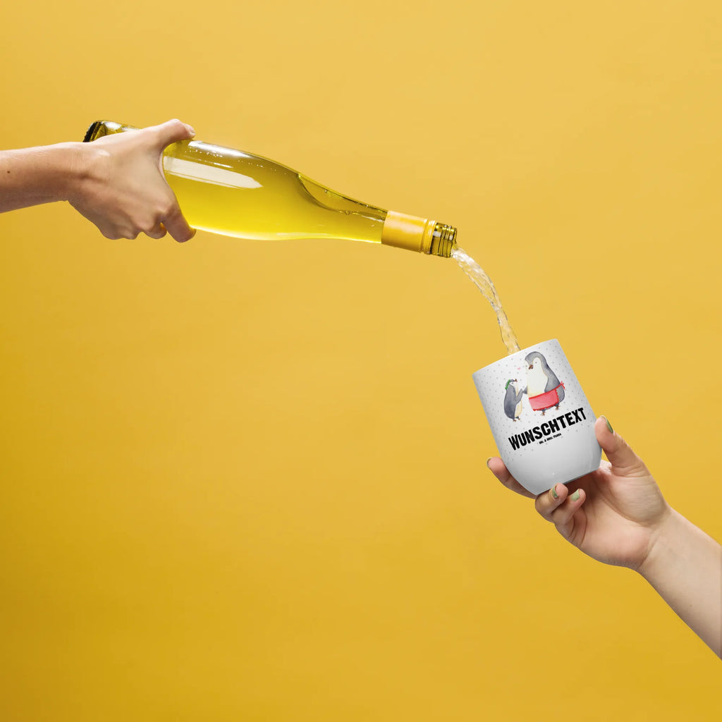 Personalisierter Weinbecher Pinguin mit Kind Weinbecher Aus Edelstahl Mit Namen, Weinbecher Mit Deckel Und Namen, Weinglas Für Party Mit Wunschname, Weinglas Für Zuhause Mit Namensgravur, Umweltfreundliches Weinglas Mit Namen, Thermo-Weinbecher Mit Namensaufdruck, Kelchglas Mit Wunschname, Öko Weinglas Mit Namensdruck, Bambus-Weinbecher Mit Wunschname, Modernes Weinglas Mit Wunschname, Weinglas Mit Initialen, Trinkbecher Wein Mit Namen, Spülmaschinenfestes Weinglas Mit Gravur, Universalglas Mit Namensgravur, Reise-Weinbecher Mit Namen, Stapelbares Weinglas Mit Namen, Weinglas Mit Namensgravur, Weinbecher Für Camping Mit Namensgravur, Rustikaler Weinbecher Mit Namen, Klassisches Weinglas Mit Namensgravur, Weinbecher Für Picknick Mit Namen, Weinbecher Mit Namen, Mundgeblasenes Weinglas Mit Namen, Personalisierter Weinbecher, Kunststoff-Weinglas Mit Namen, Becher Aus Edelstahl Für Wein Mit Namen, Kristallglas Weinglas Mit Wunschname, Becher Für Wein Mit Namensdruck, Acryl-Weinbecher Mit Namensgravur, Muttertag, Vatertag, Mama, Papa, Oma, Opa, Familie, Schwester, Bruder, Mami, Geschenk, Mutter, Geburststag, Mutti