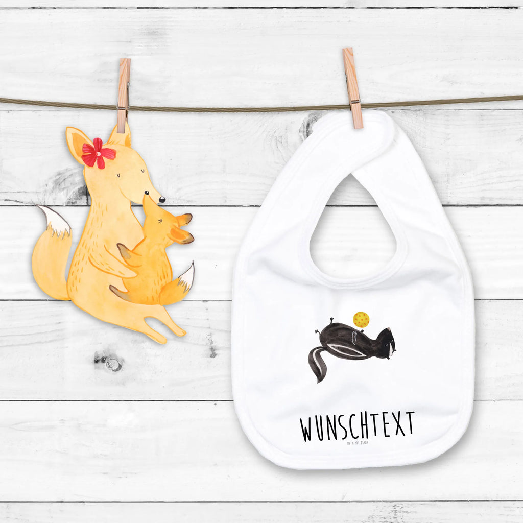 Personalisiertes Babylätzchen Stinktier Ball Personalisierter Babylätzchen, Handgemachtes Babylätzchen Mit Personalisierung, Lätzchen Mit Initialen, Bio Babylätzchen Personalisiert, Babyhalstuch Mit Namen, Babylätzchen Mit Namen, Dreieckstuch Baby Mit Namen, Baby Halstuch Mit Persönlichem Text, Lustiges Lätzchen Mit Wunschtext, Sabberlätzchen Personalisiert, Lätzchen Mit Datum Oder Spruch, Babylätzchen Mit Motiv Und Namen, Personalisiertes Babylätzchen Für Jungen, Baumwoll Lätzchen Mit Text, Geschenkidee Baby Lätzchen Personalisiert, Halstuch Für Babys Personalisiert, Babylätzchen Selbst Gestalten, Babylätzchen Mit Text Für Kita Oder Krippe, Babylätzchen Für Taufe Personalisiert, Spucktuch Baby Mit Name, Baby Lätzchen Mit Wunschtext, Personalisiertes Babylätzchen Für Mädchen, Lätzchen Mit Spruch Und Namen, Neugeborenen Lätzchen Mit Namen, Individuelles Babylätzchen, Baby Lätzchen Geschenk Mit Namen, Bedrucktes Babylätzchen Mit Wunschtext, Stinktier, Skunk, Stinki, verspielt, Weisheit, Wildtier, Stinker, Raubtier