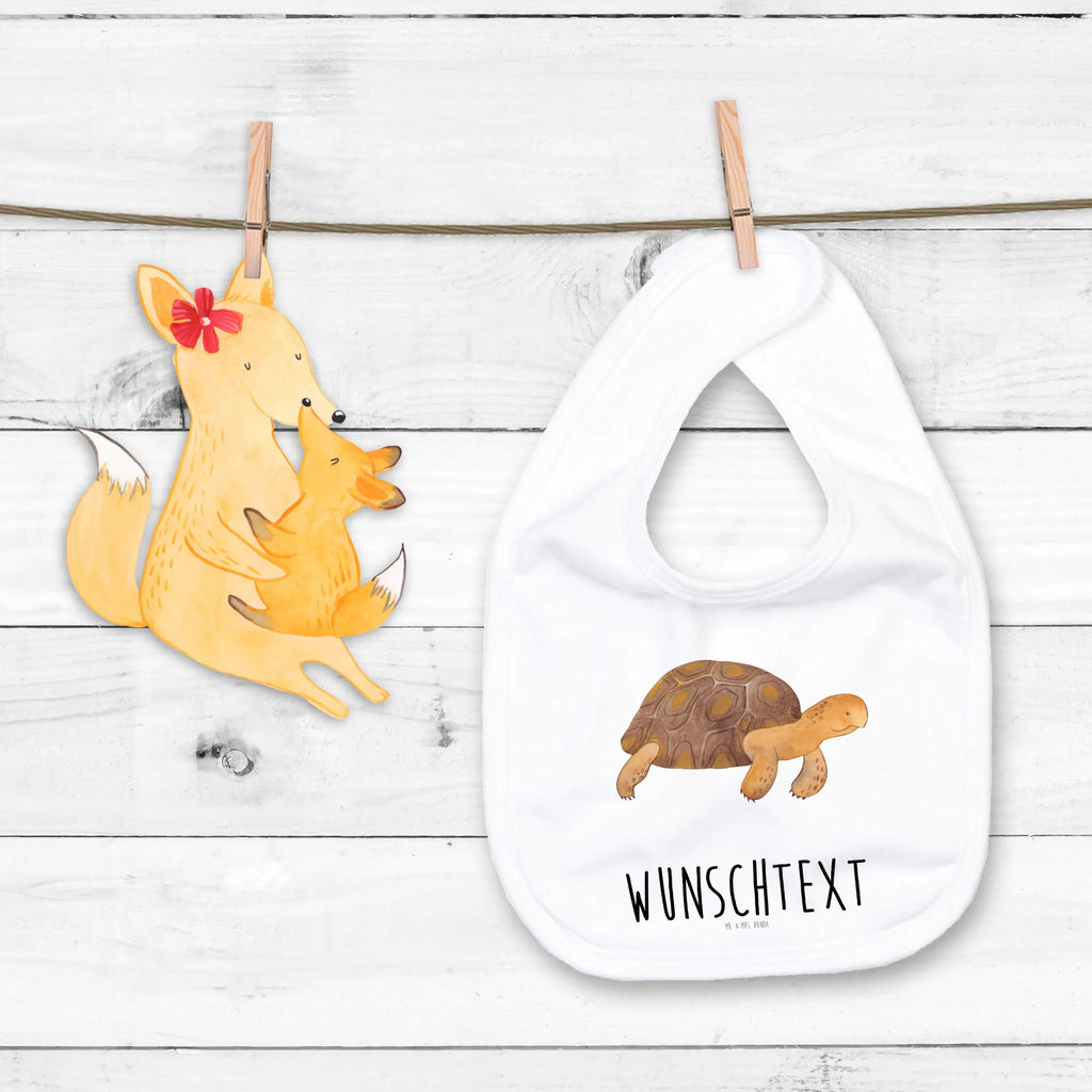 Personalisiertes Babylätzchen Schildkröte marschiert Geschenkidee Baby Lätzchen Personalisiert, Babylätzchen Selbst Gestalten, Lätzchen Mit Spruch Und Namen, Handgemachtes Babylätzchen Mit Personalisierung, Lätzchen Mit Initialen, Babylätzchen Für Taufe Personalisiert, Neugeborenen Lätzchen Mit Namen, Lustiges Lätzchen Mit Wunschtext, Babyhalstuch Mit Namen, Dreieckstuch Baby Mit Namen, Bio Babylätzchen Personalisiert, Babylätzchen Mit Motiv Und Namen, Baby Halstuch Mit Persönlichem Text, Babylätzchen Mit Namen, Sabberlätzchen Personalisiert, Lätzchen Mit Datum Oder Spruch, Halstuch Für Babys Personalisiert, Personalisiertes Babylätzchen Für Jungen, Bedrucktes Babylätzchen Mit Wunschtext, Spucktuch Baby Mit Name, Baby Lätzchen Geschenk Mit Namen, Personalisiertes Babylätzchen Für Mädchen, Baby Lätzchen Mit Wunschtext, Individuelles Babylätzchen, Personalisierter Babylätzchen, Babylätzchen Mit Text Für Kita Oder Krippe, Baumwoll Lätzchen Mit Text, Meerestiere, Meer, Urlaub, Schildkröten, Lieblingsmensch, Abenteuer, Inspiration, Neustart, get lost, Schildkröte, Motivation, Reiselust