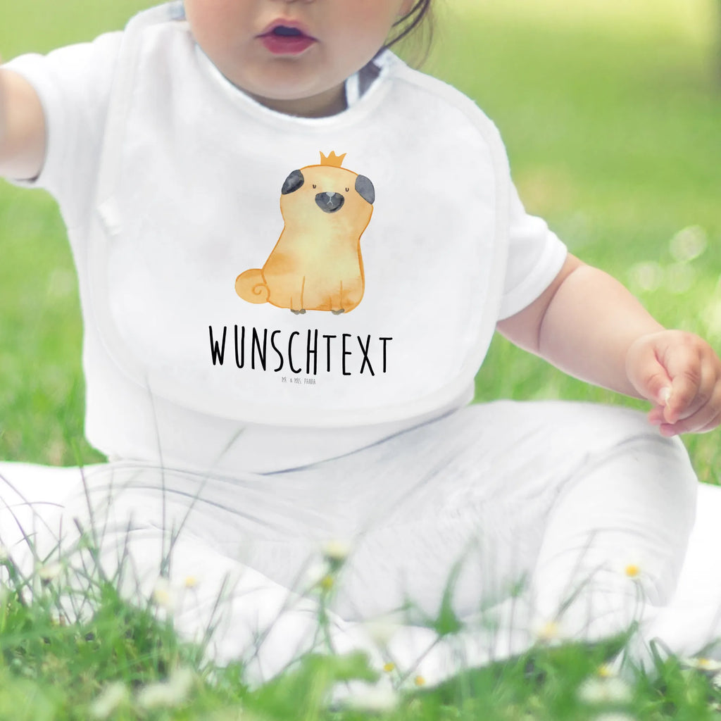 Personalised bib pug Crown Lätzchen Mit Spruch Und Namen, Babylätzchen Für Taufe Personalisiert, Personalisiertes Babylätzchen Für Jungen, Lustiges Lätzchen Mit Wunschtext, Sabberlätzchen Personalisiert, Baby Lätzchen Mit Wunschtext, Spucktuch Baby Mit Name, Neugeborenen Lätzchen Mit Namen, Personalisierter Babylätzchen, Baumwoll Lätzchen Mit Text, Babylätzchen Mit Text Für Kita Oder Krippe, Individuelles Babylätzchen, Geschenkidee Baby Lätzchen Personalisiert, Baby Halstuch Mit Persönlichem Text, Babyhalstuch Mit Namen, Bedrucktes Babylätzchen Mit Wunschtext, Dreieckstuch Baby Mit Namen, Lätzchen Mit Datum Oder Spruch, Halstuch Für Babys Personalisiert, Babylätzchen Mit Namen, Personalisiertes Babylätzchen Für Mädchen, Lätzchen Mit Initialen, Babylätzchen Mit Motiv Und Namen, Babylätzchen Selbst Gestalten, Bio Babylätzchen Personalisiert, Handgemachtes Babylätzchen Mit Personalisierung, Baby Lätzchen Geschenk Mit Namen, Hund, Hundemotiv, Haustier, Hunderasse, Tierliebhaber, Hundebesitzer, Sprüche, lustig, Mops, Hausregel, allergisch, Hundebesitzer. Spruch, kinderlos