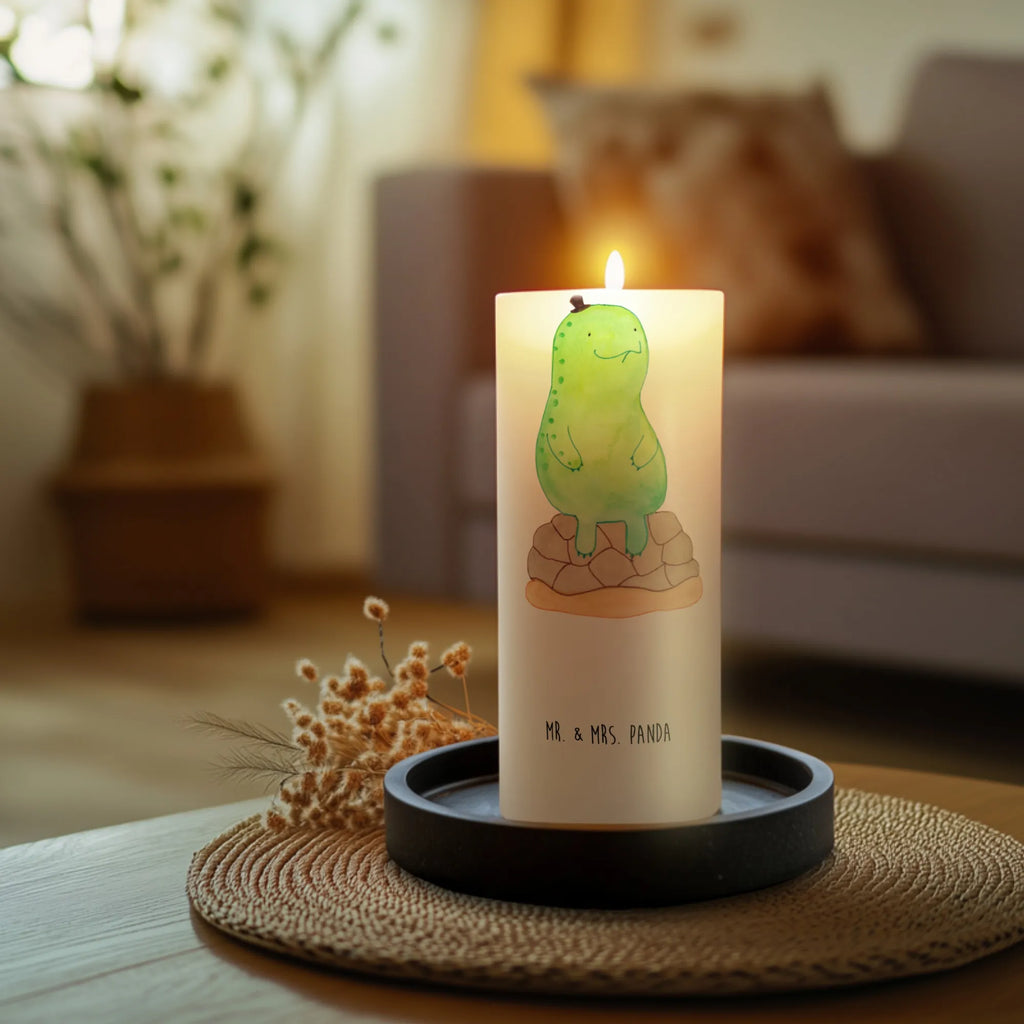 Kerze Schildkröte pausiert Tischkerze, Grosse Kerze, Dekorative Kerze, Handgemachte Kerze, Adventskerze, Dinnerkerze, Blockkerze, Zylinderkerze, Dekokerze, Gartenkerze, Kerze Mit Motiv, Erinnerungskerze, Laternenkerze, Tafelkerze, Geburtstagskerze, Wachskerze, Schmuckkerze, Wunschkerze, Osterkerze, Kerze Mit Spruch, Stumpenkerze, Bedruckte Kerze, Hochzeitskerze, Weihnachtskerze, Erinnerungslicht, Geburtskerze, Kommunionskerze, Schildkröte, Achtsamkeit, Achtsam, Entschleunigen