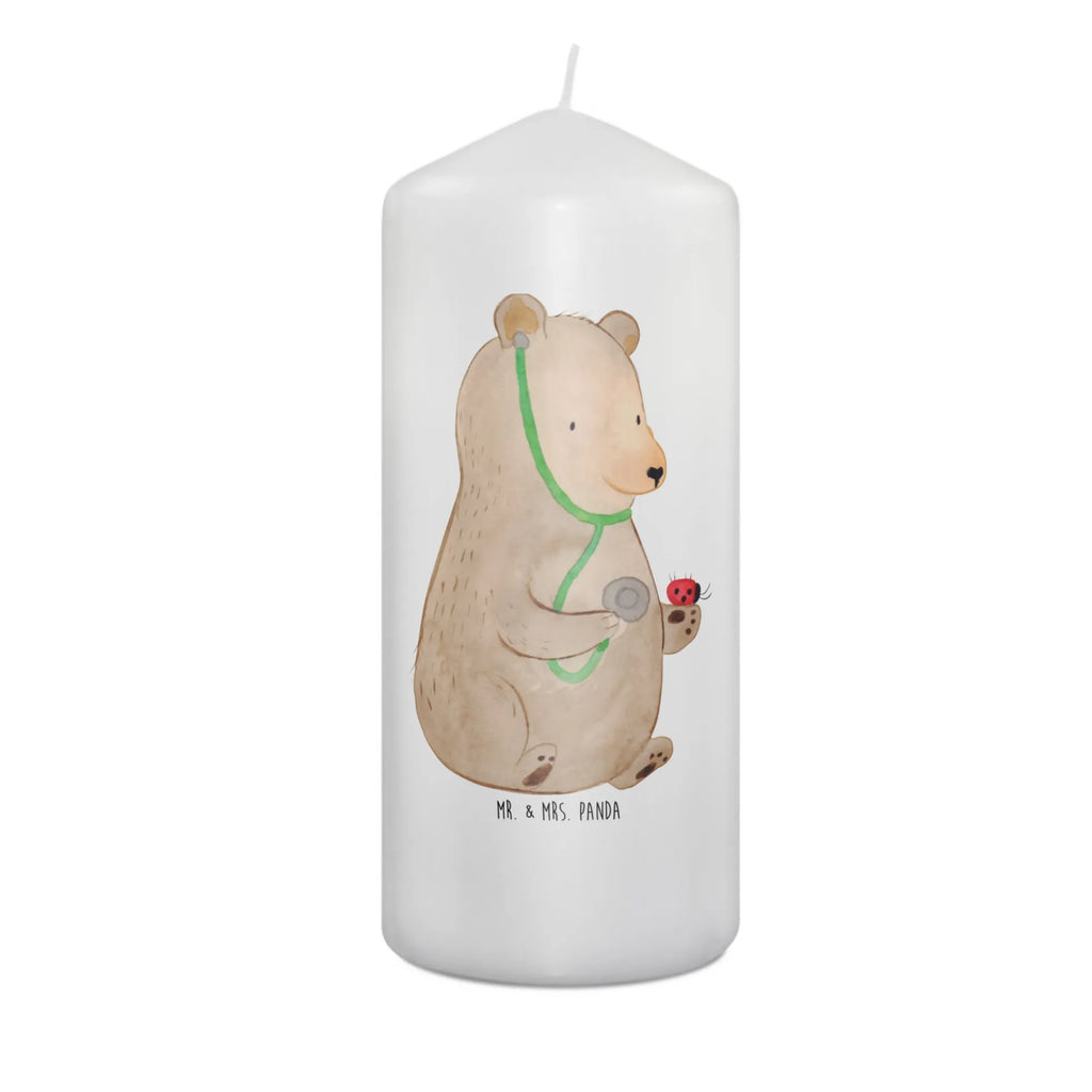 Candle bear Physician Zylinderkerze, Dekokerze, Dekorative Kerze, Kerze Mit Motiv, Schmuckkerze, Kerze Mit Spruch, Erinnerungslicht, Geburtstagskerze, Grosse Kerze, Gartenkerze, Tafelkerze, Geburtskerze, Wachskerze, Bedruckte Kerze, Handgemachte Kerze, Kommunionskerze, Blockkerze, Osterkerze, Dinnerkerze, Laternenkerze, Stumpenkerze, Wunschkerze, Adventskerze, Hochzeitskerze, Tischkerze, Weihnachtskerze, Erinnerungskerze, Teddy, Bär, Teddybär, Professor, Arzt, Doktorin, Professorin, Doktor, Ärztin