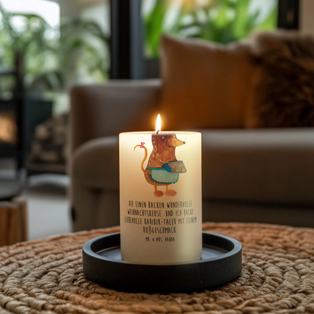 Kerze Maus Kekse Tischkerze, Weihnachtskerze, Kerze Mit Spruch, Stumpenkerze, Schmuckkerze, Osterkerze, Grosse Kerze, Dinnerkerze, Hochzeitskerze, Adventskerze, Handgemachte Kerze, Bedruckte Kerze, Geburtskerze, Geburtstagskerze, Kerze Mit Motiv, Tafelkerze, Wunschkerze, Dekokerze, Erinnerungslicht, Blockkerze, Laternenkerze, Wachskerze, Dekorative Kerze, Gartenkerze, Kommunionskerze, Zylinderkerze, Erinnerungskerze, Weihnachten, Winter, Weihnachtsdeko, Nikolaus, Advent, Heiligabend, Wintermotiv, Plätzchen, Kekse, Backen, Weihnachtsbäckerei, Weihnachtskekse, Maus, Chaosqueen