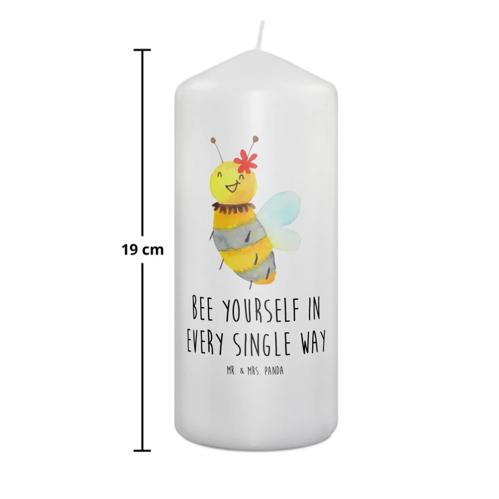 Kerze Biene Blume Schmuckkerze, Tafelkerze, Dekokerze, Wachskerze, Tischkerze, Zylinderkerze, Hochzeitskerze, Osterkerze, Weihnachtskerze, Laternenkerze, Bedruckte Kerze, Kerze Mit Spruch, Geburtskerze, Adventskerze, Kerze Mit Motiv, Erinnerungskerze, Erinnerungslicht, Blockkerze, Stumpenkerze, Dinnerkerze, Wunschkerze, Gartenkerze, Handgemachte Kerze, Dekorative Kerze, Kommunionskerze, Geburtstagskerze, Grosse Kerze, Biene, Wespe, Hummel