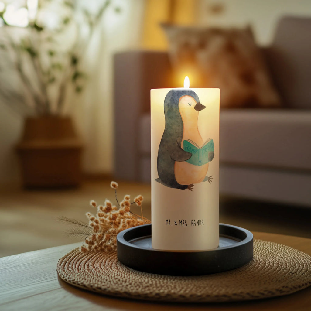 Candle Penguin A book Kommunionskerze, Wachskerze, Adventskerze, Stumpenkerze, Osterkerze, Schmuckkerze, Dekokerze, Bedruckte Kerze, Blockkerze, Tischkerze, Gartenkerze, Handgemachte Kerze, Laternenkerze, Dekorative Kerze, Erinnerungslicht, Kerze Mit Motiv, Grosse Kerze, Erinnerungskerze, Hochzeitskerze, Zylinderkerze, Geburtstagskerze, Kerze Mit Spruch, Wunschkerze, Dinnerkerze, Geburtskerze, Tafelkerze, Weihnachtskerze, Pinguin, Urlaub, Lesen, Bücherwurm, Pinguine, Nichtstun, Freizeit, Faulenzen, Buch, Ferien
