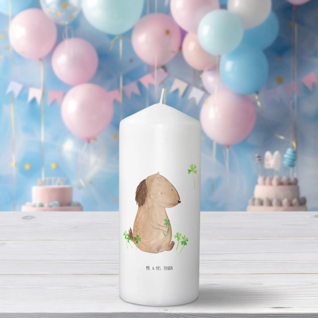 Kerze Hund Kleeblatt Gartenkerze, Dinnerkerze, Zylinderkerze, Laternenkerze, Blockkerze, Grosse Kerze, Dekorative Kerze, Stumpenkerze, Erinnerungskerze, Wunschkerze, Dekokerze, Hochzeitskerze, Schmuckkerze, Geburtstagskerze, Adventskerze, Bedruckte Kerze, Kerze Mit Spruch, Tischkerze, Geburtskerze, Osterkerze, Kerze Mit Motiv, Kommunionskerze, Weihnachtskerze, Erinnerungslicht, Handgemachte Kerze, Tafelkerze, Wachskerze, Hundemotiv, Sprüche, Hunderasse, Hundebesitzer, Tierliebhaber, Hund, Haustier, Glück, Selbstliebe, Neuanfang, Kleeblatt, Tagträume, Achtsamkeit, Glücksbringer, Motivation, Geschenk