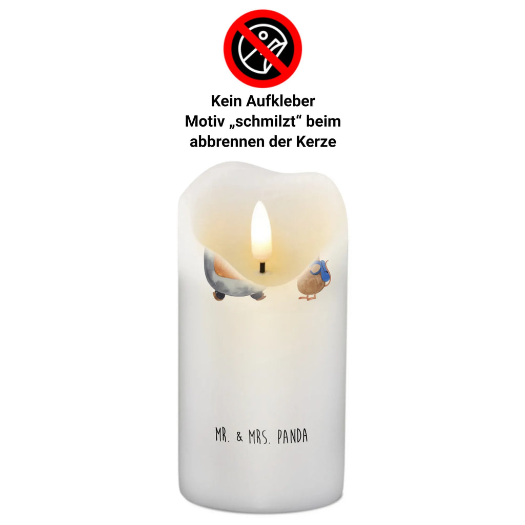 Candle Penguin & Mouse Hiker Zylinderkerze, Stumpenkerze, Gartenkerze, Geburtskerze, Wachskerze, Adventskerze, Dinnerkerze, Weihnachtskerze, Laternenkerze, Hochzeitskerze, Grosse Kerze, Wunschkerze, Handgemachte Kerze, Dekokerze, Kerze Mit Spruch, Tischkerze, Dekorative Kerze, Bedruckte Kerze, Geburtstagskerze, Schmuckkerze, Erinnerungslicht, Kommunionskerze, Osterkerze, Erinnerungskerze, Tafelkerze, Blockkerze, Kerze Mit Motiv, Pinguin, Roadtrip, Abenteuer, Pinguine, Wandern, Abenteurer, Ausflug, Wanderlust