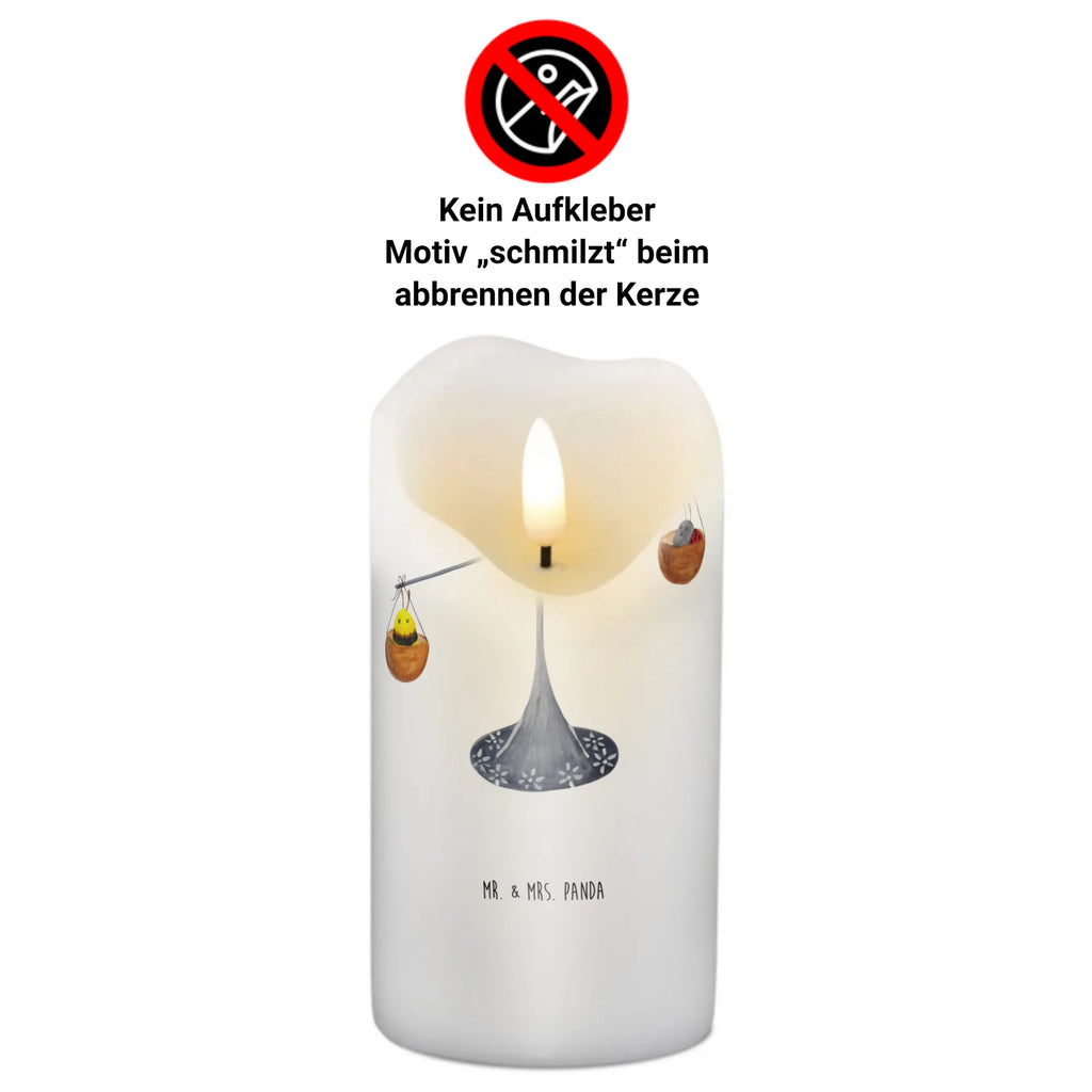 Kerze Sternzeichen Waage Bedruckte Kerze, Wunschkerze, Kerze Mit Motiv, Osterkerze, Laternenkerze, Handgemachte Kerze, Blockkerze, Stumpenkerze, Gartenkerze, Tischkerze, Tafelkerze, Weihnachtskerze, Schmuckkerze, Zylinderkerze, Geburtstagskerze, Geburtskerze, Dekokerze, Grosse Kerze, Erinnerungslicht, Hochzeitskerze, Wachskerze, Adventskerze, Dekorative Kerze, Dinnerkerze, Kommunionskerze, Erinnerungskerze, Kerze Mit Spruch, Horoskop, Astrologie, Aszendent, Tierkreiszeichen, Sternzeichen, Geschenk Oktober, Geburtstag Oktober, Geburtstag September, Waage Geschenk, Waage Sternzeichen, Waage, Marienkäfer, Biene, Geschenk September, Gleichgewicht, Hummel