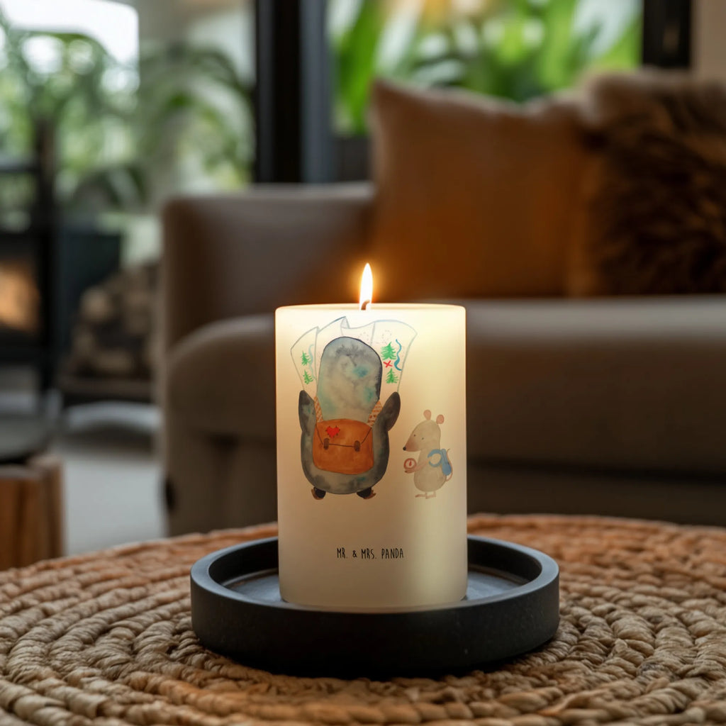 Candle Penguin & Mouse Hiker Zylinderkerze, Stumpenkerze, Gartenkerze, Geburtskerze, Wachskerze, Adventskerze, Dinnerkerze, Weihnachtskerze, Laternenkerze, Hochzeitskerze, Grosse Kerze, Wunschkerze, Handgemachte Kerze, Dekokerze, Kerze Mit Spruch, Tischkerze, Dekorative Kerze, Bedruckte Kerze, Geburtstagskerze, Schmuckkerze, Erinnerungslicht, Kommunionskerze, Osterkerze, Erinnerungskerze, Tafelkerze, Blockkerze, Kerze Mit Motiv, Pinguin, Roadtrip, Abenteuer, Pinguine, Wandern, Abenteurer, Ausflug, Wanderlust