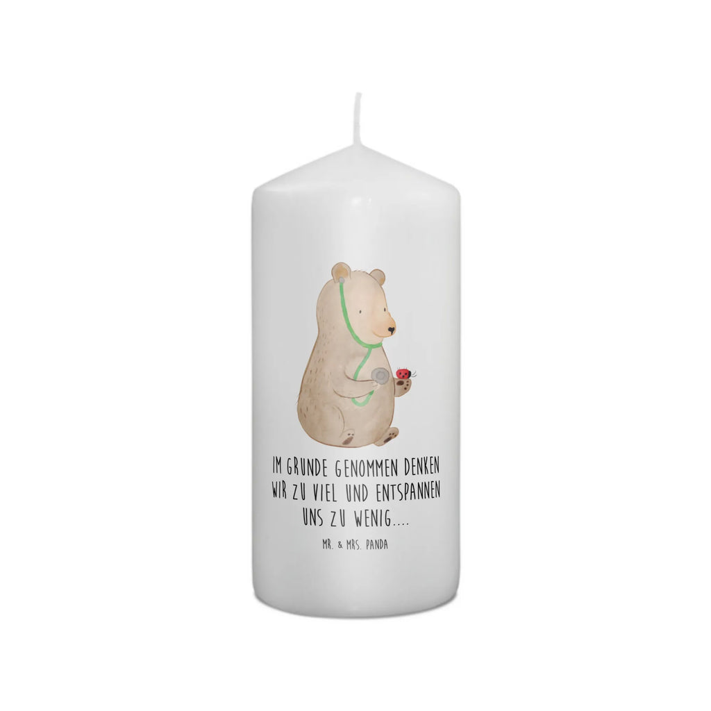 Candle bear Physician Zylinderkerze, Dekokerze, Dekorative Kerze, Kerze Mit Motiv, Schmuckkerze, Kerze Mit Spruch, Erinnerungslicht, Geburtstagskerze, Grosse Kerze, Gartenkerze, Tafelkerze, Geburtskerze, Wachskerze, Bedruckte Kerze, Handgemachte Kerze, Kommunionskerze, Blockkerze, Osterkerze, Dinnerkerze, Laternenkerze, Stumpenkerze, Wunschkerze, Adventskerze, Hochzeitskerze, Tischkerze, Weihnachtskerze, Erinnerungskerze, Teddy, Bär, Teddybär, Professor, Arzt, Doktorin, Professorin, Doktor, Ärztin