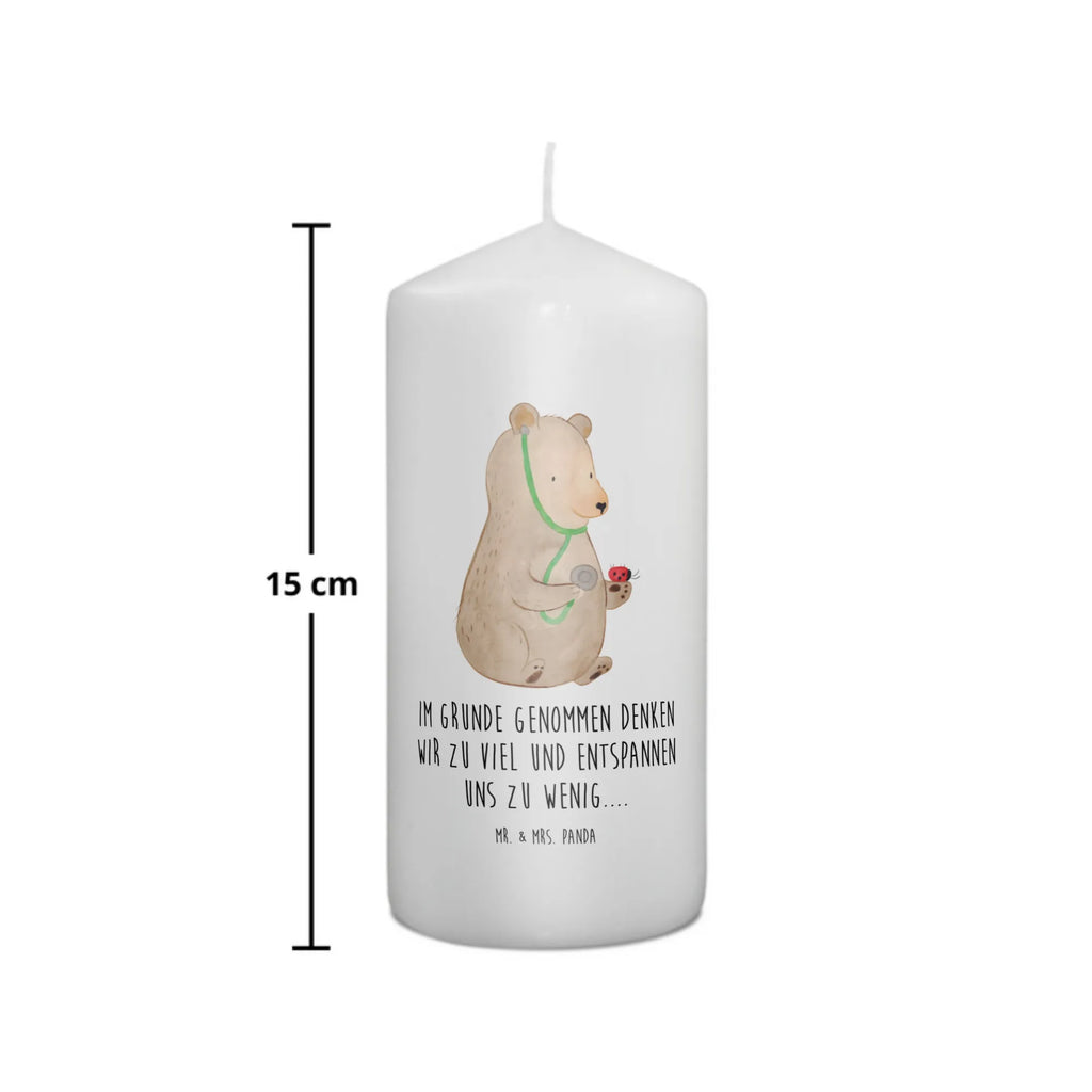 Candle bear Physician Zylinderkerze, Dekokerze, Dekorative Kerze, Kerze Mit Motiv, Schmuckkerze, Kerze Mit Spruch, Erinnerungslicht, Geburtstagskerze, Grosse Kerze, Gartenkerze, Tafelkerze, Geburtskerze, Wachskerze, Bedruckte Kerze, Handgemachte Kerze, Kommunionskerze, Blockkerze, Osterkerze, Dinnerkerze, Laternenkerze, Stumpenkerze, Wunschkerze, Adventskerze, Hochzeitskerze, Tischkerze, Weihnachtskerze, Erinnerungskerze, Teddy, Bär, Teddybär, Professor, Arzt, Doktorin, Professorin, Doktor, Ärztin