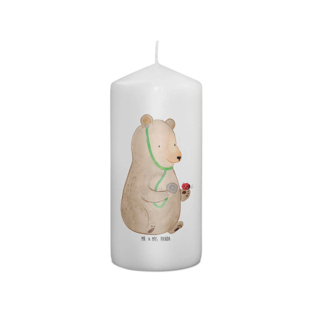 Candle bear Physician Zylinderkerze, Dekokerze, Dekorative Kerze, Kerze Mit Motiv, Schmuckkerze, Kerze Mit Spruch, Erinnerungslicht, Geburtstagskerze, Grosse Kerze, Gartenkerze, Tafelkerze, Geburtskerze, Wachskerze, Bedruckte Kerze, Handgemachte Kerze, Kommunionskerze, Blockkerze, Osterkerze, Dinnerkerze, Laternenkerze, Stumpenkerze, Wunschkerze, Adventskerze, Hochzeitskerze, Tischkerze, Weihnachtskerze, Erinnerungskerze, Teddy, Bär, Teddybär, Professor, Arzt, Doktorin, Professorin, Doktor, Ärztin