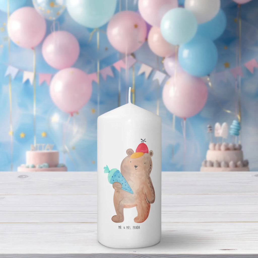 Candle bear School cone Stumpenkerze, Erinnerungskerze, Handgemachte Kerze, Bedruckte Kerze, Schmuckkerze, Geburtskerze, Adventskerze, Gartenkerze, Grosse Kerze, Hochzeitskerze, Dekorative Kerze, Geburtstagskerze, Blockkerze, Tafelkerze, Tischkerze, Wachskerze, Dekokerze, Zylinderkerze, Kerze Mit Motiv, Laternenkerze, Weihnachtskerze, Kerze Mit Spruch, Erinnerungslicht, Osterkerze, Kommunionskerze, Dinnerkerze, Wunschkerze, Teddybär, Teddy, Bär, Bär Motiv, Grundschule, Erster Schultag Geschenk, Schulanfang, Schulbeginn, Schultüte, Einschulung Geschenk, Schule Geschenk