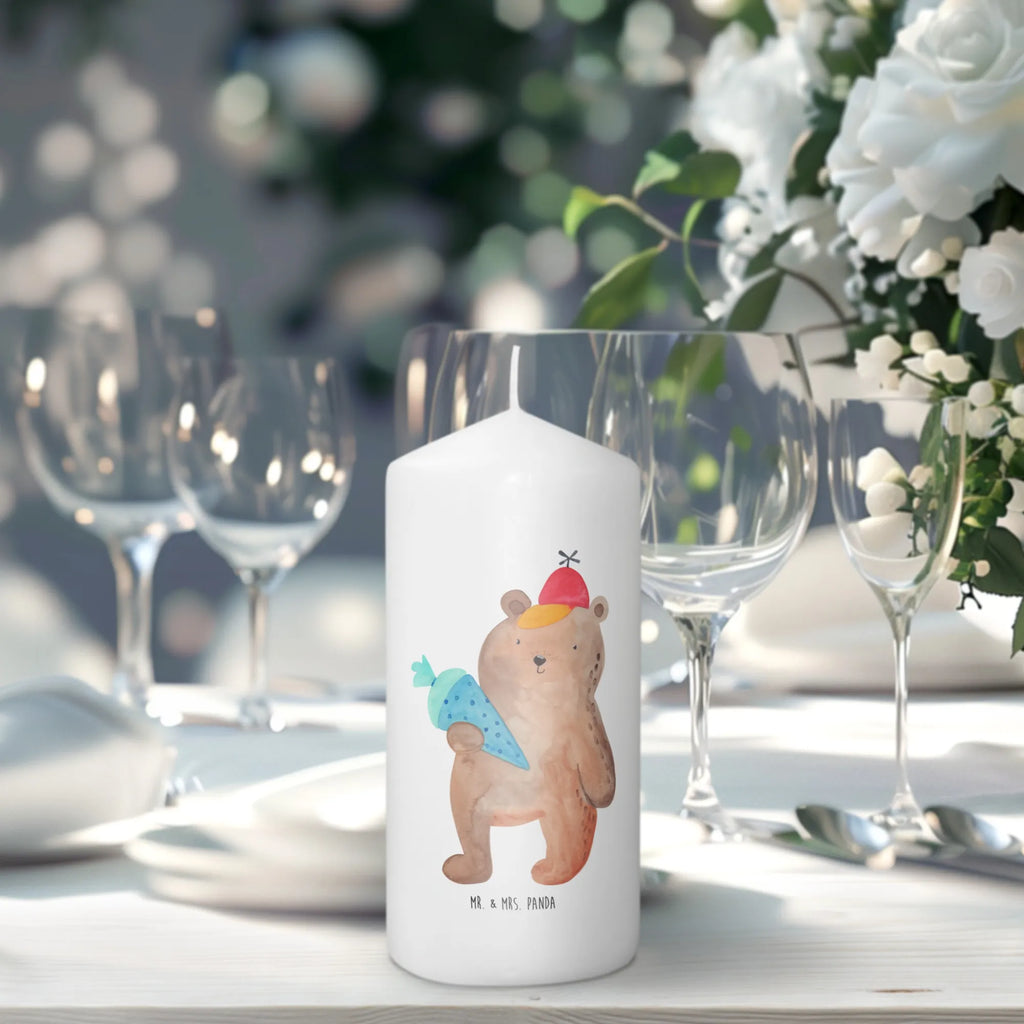 Candle bear School cone Stumpenkerze, Erinnerungskerze, Handgemachte Kerze, Bedruckte Kerze, Schmuckkerze, Geburtskerze, Adventskerze, Gartenkerze, Grosse Kerze, Hochzeitskerze, Dekorative Kerze, Geburtstagskerze, Blockkerze, Tafelkerze, Tischkerze, Wachskerze, Dekokerze, Zylinderkerze, Kerze Mit Motiv, Laternenkerze, Weihnachtskerze, Kerze Mit Spruch, Erinnerungslicht, Osterkerze, Kommunionskerze, Dinnerkerze, Wunschkerze, Teddybär, Teddy, Bär, Bär Motiv, Grundschule, Erster Schultag Geschenk, Schulanfang, Schulbeginn, Schultüte, Einschulung Geschenk, Schule Geschenk