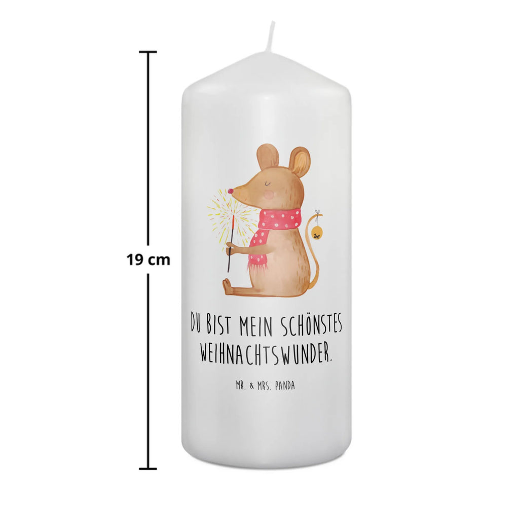 Kerze Weihnachtsmaus Handgemachte Kerze, Laternenkerze, Osterkerze, Tischkerze, Erinnerungskerze, Zylinderkerze, Geburtstagskerze, Wachskerze, Dekorative Kerze, Weihnachtskerze, Hochzeitskerze, Adventskerze, Tafelkerze, Dekokerze, Schmuckkerze, Kerze Mit Motiv, Geburtskerze, Gartenkerze, Wunschkerze, Kerze Mit Spruch, Bedruckte Kerze, Stumpenkerze, Dinnerkerze, Grosse Kerze, Erinnerungslicht, Blockkerze, Kommunionskerze, Weihnachten, Winter, Weihnachtsdeko, Nikolaus, Advent, Heiligabend, Wintermotiv, Maus, Mäuschen, Weihnachtswunder, Weihnachtsgruß, Weihnachtsmotiv, Frohe Weihnachten