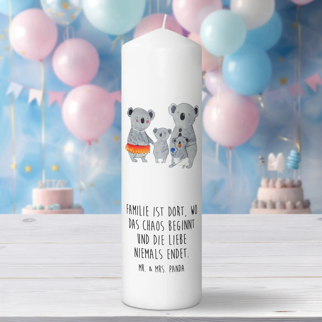 Candle Koala Family Wachskerze, Tischkerze, Schmuckkerze, Erinnerungslicht, Gartenkerze, Dekorative Kerze, Kommunionskerze, Geburtstagskerze, Handgemachte Kerze, Tafelkerze, Bedruckte Kerze, Geburtskerze, Blockkerze, Weihnachtskerze, Adventskerze, Dinnerkerze, Dekokerze, Stumpenkerze, Laternenkerze, Zylinderkerze, Wunschkerze, Kerze Mit Spruch, Grosse Kerze, Osterkerze, Erinnerungskerze, Kerze Mit Motiv, Hochzeitskerze, Oma, Papa, Mama, Vatertag, Bruder, Schwester, Familie, Muttertag, Opa, Geschwister, Family, Kinder, Koalas, Familienleben, Koala
