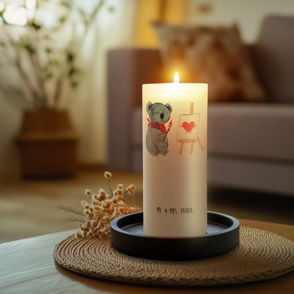 Candle Koala bear Artist Adventskerze, Stumpenkerze, Geburtstagskerze, Dekokerze, Osterkerze, Tischkerze, Kerze Mit Motiv, Erinnerungskerze, Erinnerungslicht, Dekorative Kerze, Weihnachtskerze, Geburtskerze, Hochzeitskerze, Grosse Kerze, Kerze Mit Spruch, Tafelkerze, Wunschkerze, Blockkerze, Kommunionskerze, Gartenkerze, Laternenkerze, Zylinderkerze, Bedruckte Kerze, Dinnerkerze, Schmuckkerze, Wachskerze, Handgemachte Kerze, Koalabär, Koala, Zeichnen, Liebensbeweis, Gefühle, Liebesgeschenk, Künstler, Liebe