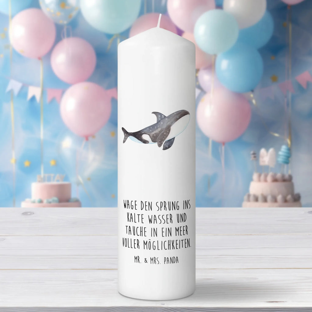 Candle Orca Dekorative Kerze, Kerze Mit Motiv, Wachskerze, Geburtstagskerze, Dekokerze, Tischkerze, Erinnerungskerze, Kerze Mit Spruch, Grosse Kerze, Laternenkerze, Dinnerkerze, Schmuckkerze, Weihnachtskerze, Wunschkerze, Tafelkerze, Zylinderkerze, Geburtskerze, Erinnerungslicht, Hochzeitskerze, Bedruckte Kerze, Gartenkerze, Osterkerze, Handgemachte Kerze, Blockkerze, Kommunionskerze, Adventskerze, Stumpenkerze, Meer, Urlaub, Meerestiere, Motivation, Selbstliebe, Startup, Arbeit, Orcas, Orca, Killerwal, Möglichkeiten, Neustart, Wal, Büro
