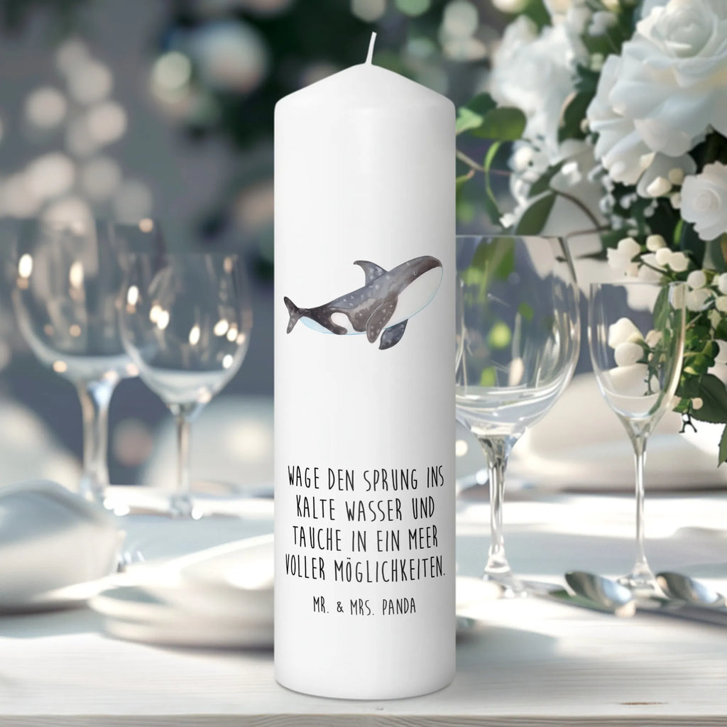 Candle Orca Dekorative Kerze, Kerze Mit Motiv, Wachskerze, Geburtstagskerze, Dekokerze, Tischkerze, Erinnerungskerze, Kerze Mit Spruch, Grosse Kerze, Laternenkerze, Dinnerkerze, Schmuckkerze, Weihnachtskerze, Wunschkerze, Tafelkerze, Zylinderkerze, Geburtskerze, Erinnerungslicht, Hochzeitskerze, Bedruckte Kerze, Gartenkerze, Osterkerze, Handgemachte Kerze, Blockkerze, Kommunionskerze, Adventskerze, Stumpenkerze, Meer, Urlaub, Meerestiere, Motivation, Selbstliebe, Startup, Arbeit, Orcas, Orca, Killerwal, Möglichkeiten, Neustart, Wal, Büro