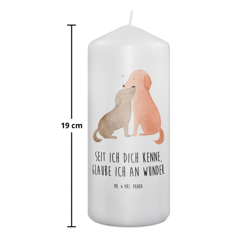 Candle dogs Love Wunschkerze, Stumpenkerze, Geburtstagskerze, Kerze Mit Spruch, Adventskerze, Schmuckkerze, Erinnerungskerze, Kerze Mit Motiv, Handgemachte Kerze, Bedruckte Kerze, Zylinderkerze, Dekorative Kerze, Hochzeitskerze, Laternenkerze, Gartenkerze, Dinnerkerze, Geburtskerze, Wachskerze, Osterkerze, Tafelkerze, Erinnerungslicht, Dekokerze, Tischkerze, Kommunionskerze, Blockkerze, Weihnachtskerze, Grosse Kerze, Hundemotiv, Sprüche, Hunderasse, Hundebesitzer, Tierliebhaber, Hund, Haustier, Kuscheln, Kuss, Vertrauen, Liebe, Herz, Hund. Hunde