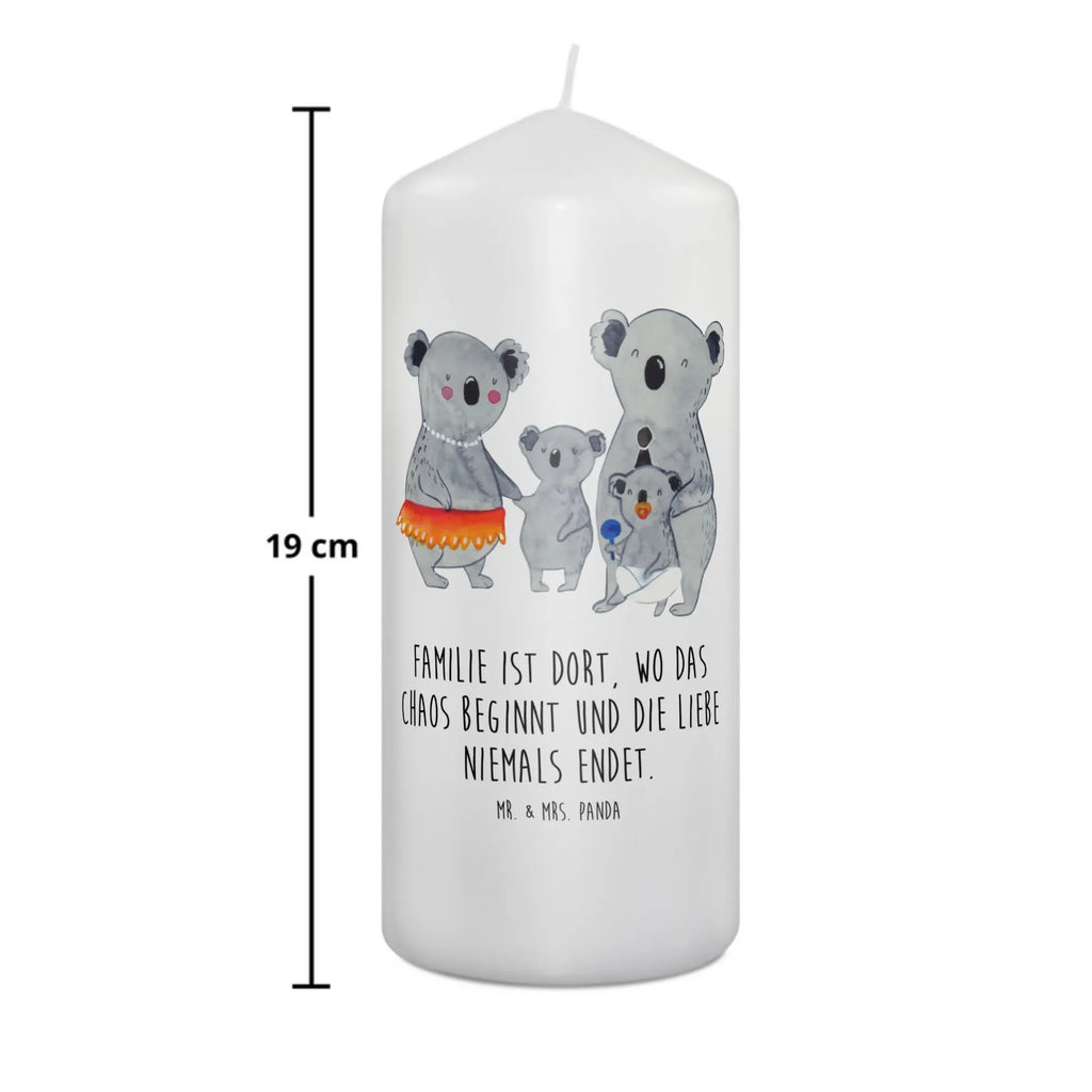 Candle Koala Family Wachskerze, Tischkerze, Schmuckkerze, Erinnerungslicht, Gartenkerze, Dekorative Kerze, Kommunionskerze, Geburtstagskerze, Handgemachte Kerze, Tafelkerze, Bedruckte Kerze, Geburtskerze, Blockkerze, Weihnachtskerze, Adventskerze, Dinnerkerze, Dekokerze, Stumpenkerze, Laternenkerze, Zylinderkerze, Wunschkerze, Kerze Mit Spruch, Grosse Kerze, Osterkerze, Erinnerungskerze, Kerze Mit Motiv, Hochzeitskerze, Oma, Papa, Mama, Vatertag, Bruder, Schwester, Familie, Muttertag, Opa, Geschwister, Family, Kinder, Koalas, Familienleben, Koala