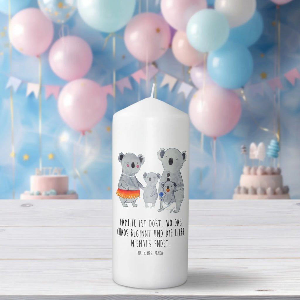 Candle Koala Family Wachskerze, Tischkerze, Schmuckkerze, Erinnerungslicht, Gartenkerze, Dekorative Kerze, Kommunionskerze, Geburtstagskerze, Handgemachte Kerze, Tafelkerze, Bedruckte Kerze, Geburtskerze, Blockkerze, Weihnachtskerze, Adventskerze, Dinnerkerze, Dekokerze, Stumpenkerze, Laternenkerze, Zylinderkerze, Wunschkerze, Kerze Mit Spruch, Grosse Kerze, Osterkerze, Erinnerungskerze, Kerze Mit Motiv, Hochzeitskerze, Oma, Papa, Mama, Vatertag, Bruder, Schwester, Familie, Muttertag, Opa, Geschwister, Family, Kinder, Koalas, Familienleben, Koala