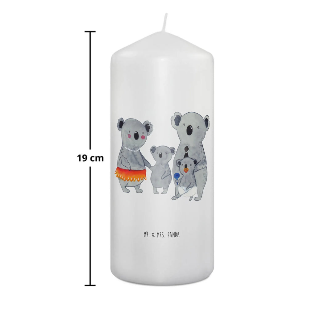 Candle Koala Family Wachskerze, Tischkerze, Schmuckkerze, Erinnerungslicht, Gartenkerze, Dekorative Kerze, Kommunionskerze, Geburtstagskerze, Handgemachte Kerze, Tafelkerze, Bedruckte Kerze, Geburtskerze, Blockkerze, Weihnachtskerze, Adventskerze, Dinnerkerze, Dekokerze, Stumpenkerze, Laternenkerze, Zylinderkerze, Wunschkerze, Kerze Mit Spruch, Grosse Kerze, Osterkerze, Erinnerungskerze, Kerze Mit Motiv, Hochzeitskerze, Oma, Papa, Mama, Vatertag, Bruder, Schwester, Familie, Muttertag, Opa, Geschwister, Family, Kinder, Koalas, Familienleben, Koala