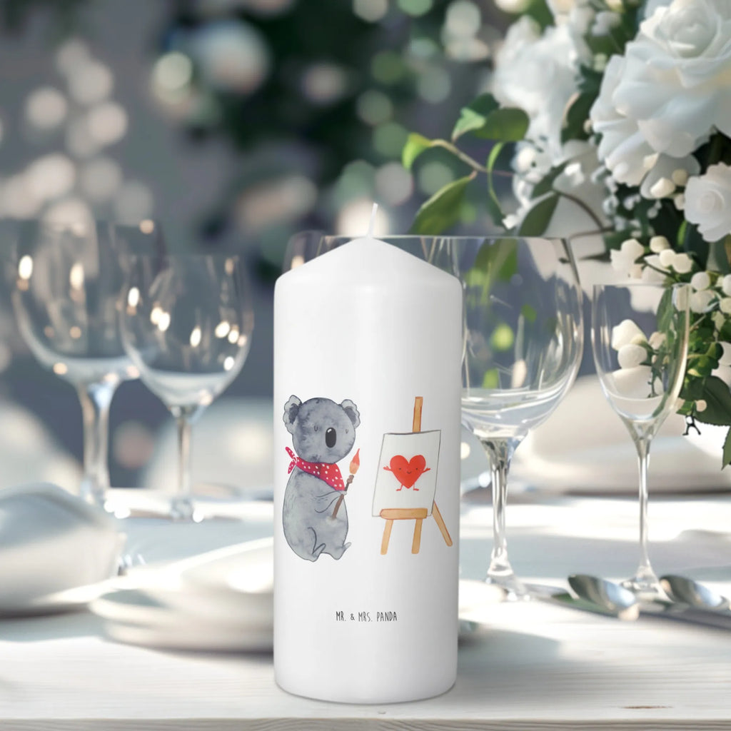 Candle Koala bear Artist Adventskerze, Stumpenkerze, Geburtstagskerze, Dekokerze, Osterkerze, Tischkerze, Kerze Mit Motiv, Erinnerungskerze, Erinnerungslicht, Dekorative Kerze, Weihnachtskerze, Geburtskerze, Hochzeitskerze, Grosse Kerze, Kerze Mit Spruch, Tafelkerze, Wunschkerze, Blockkerze, Kommunionskerze, Gartenkerze, Laternenkerze, Zylinderkerze, Bedruckte Kerze, Dinnerkerze, Schmuckkerze, Wachskerze, Handgemachte Kerze, Koalabär, Koala, Zeichnen, Liebensbeweis, Gefühle, Liebesgeschenk, Künstler, Liebe