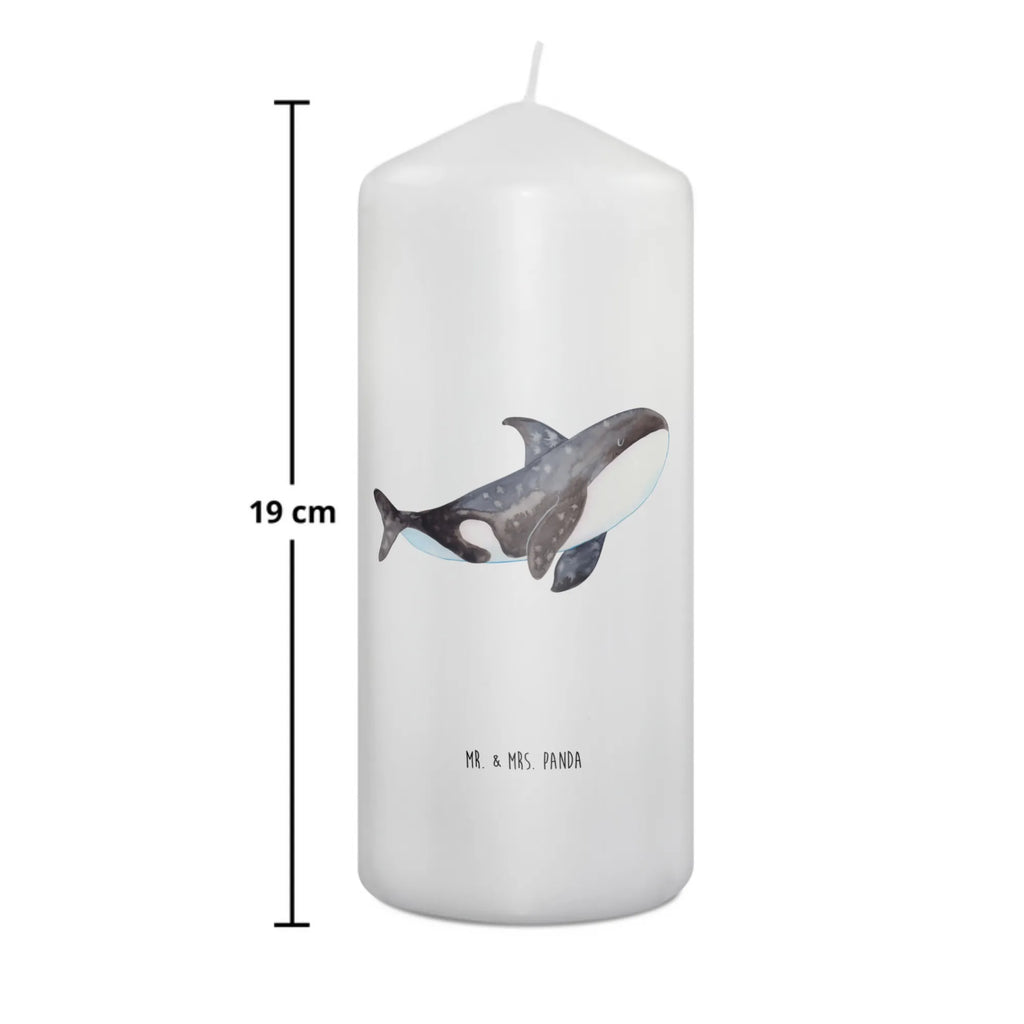 Candle Orca Dekorative Kerze, Kerze Mit Motiv, Wachskerze, Geburtstagskerze, Dekokerze, Tischkerze, Erinnerungskerze, Kerze Mit Spruch, Grosse Kerze, Laternenkerze, Dinnerkerze, Schmuckkerze, Weihnachtskerze, Wunschkerze, Tafelkerze, Zylinderkerze, Geburtskerze, Erinnerungslicht, Hochzeitskerze, Bedruckte Kerze, Gartenkerze, Osterkerze, Handgemachte Kerze, Blockkerze, Kommunionskerze, Adventskerze, Stumpenkerze, Meer, Urlaub, Meerestiere, Motivation, Selbstliebe, Startup, Arbeit, Orcas, Orca, Killerwal, Möglichkeiten, Neustart, Wal, Büro