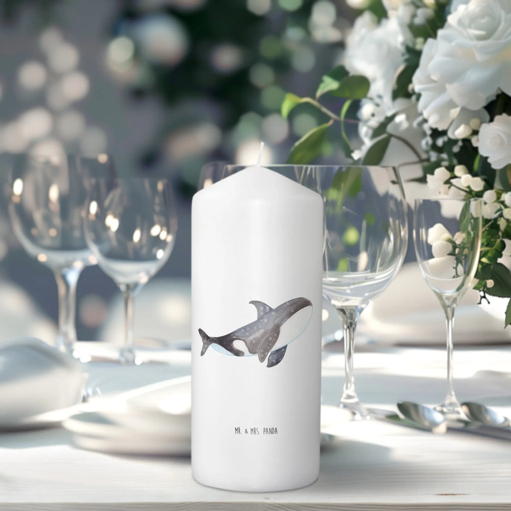 Candle Orca Dekorative Kerze, Kerze Mit Motiv, Wachskerze, Geburtstagskerze, Dekokerze, Tischkerze, Erinnerungskerze, Kerze Mit Spruch, Grosse Kerze, Laternenkerze, Dinnerkerze, Schmuckkerze, Weihnachtskerze, Wunschkerze, Tafelkerze, Zylinderkerze, Geburtskerze, Erinnerungslicht, Hochzeitskerze, Bedruckte Kerze, Gartenkerze, Osterkerze, Handgemachte Kerze, Blockkerze, Kommunionskerze, Adventskerze, Stumpenkerze, Meer, Urlaub, Meerestiere, Motivation, Selbstliebe, Startup, Arbeit, Orcas, Orca, Killerwal, Möglichkeiten, Neustart, Wal, Büro