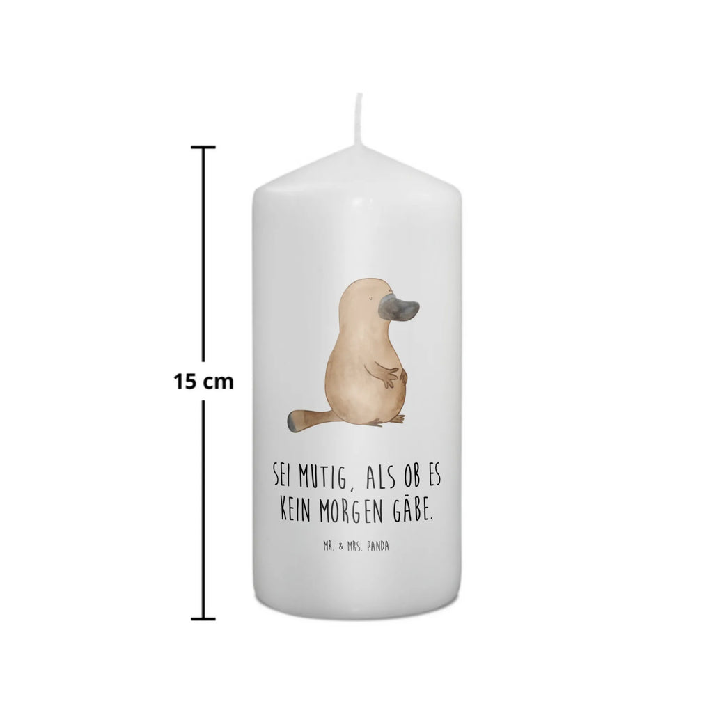Candle platypus courage Wunschkerze, Dekokerze, Tafelkerze, Osterkerze, Erinnerungslicht, Grosse Kerze, Stumpenkerze, Schmuckkerze, Erinnerungskerze, Dinnerkerze, Handgemachte Kerze, Tischkerze, Zylinderkerze, Blockkerze, Laternenkerze, Adventskerze, Wachskerze, Hochzeitskerze, Geburtstagskerze, Dekorative Kerze, Kerze Mit Motiv, Weihnachtskerze, Gartenkerze, Kommunionskerze, Geburtskerze, Bedruckte Kerze, Kerze Mit Spruch, Urlaub, Meer, Meerestiere, Lebensweisheit, Mut, Neustart, Raodtrip, Schnabeltiere, Arbeit, Weltreise, Schnabeltier, Neuanfang, Motivation, mutig, Büro, Training