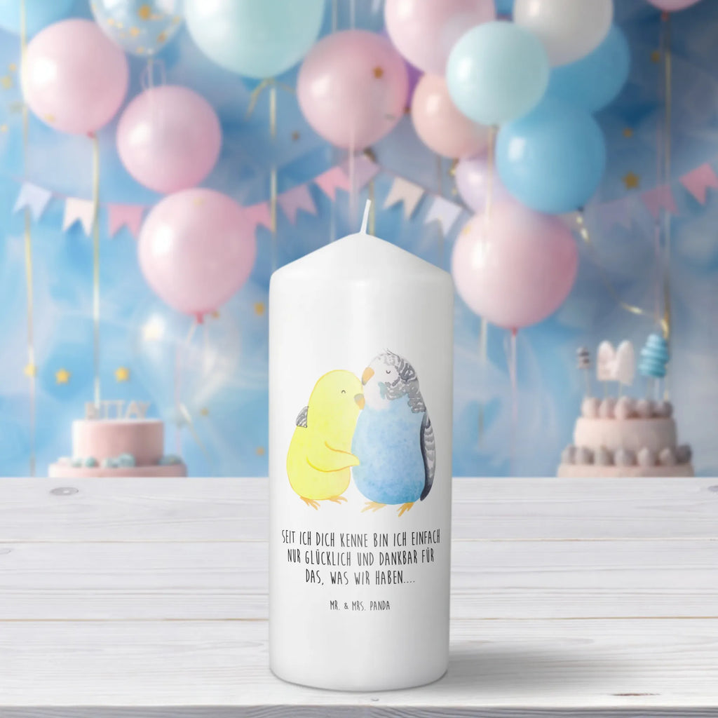 Candle Parakeets in love Metall-Kerze, Laternenkerze, Tafelkerze, Fair-Trade-Kerze, Kerze Für Geburtstag, Grabkerze, Dinnerkerzenpaar, Handgemachte Kerze, Kerze Für Taufe, Kerze Mit Fotoeinleger, Outdoor-Kerze, Kerze Mit Gravur, Kerze Mit Motiv, Kerze Für Hochzeit, Streukerze, Duftkerze, Kerze Mit Duft, Stumpenkerze, Votivkerze, Blockkerze, Kerze Als Gastgeschenk, Dinnerkerze, Sojawachskerze, Glas-Kerze, Kerze Mit Prägung, Gartenkerze, Stumpenkerzen-Set, Tischkerze, Kerze Für Weihnachten, Stearin­kerze, Trauerkerze, Kerze Für Advent, Kerze Für Ostern, Bio-Kerze, Handgegossene Kerze, Kerze Ohne Duft, Kerze Mit Namensgravur, Stabkerze, Kerze Für Firmung, Teelicht, Gedenkkerze, Grablicht, Kerze, Kerze Für Kommunion, Andachtskerze, Kerze Mit Spruch, Liebe, Partner, Freund, Freundin, Ehemann, Ehefrau, Heiraten, Verlobung, Heiratsantrag, Liebesgeschenk, Jahrestag, Hocheitstag, Vögel, Wellensittich, Vertrauen, Nähe, Kuscheln