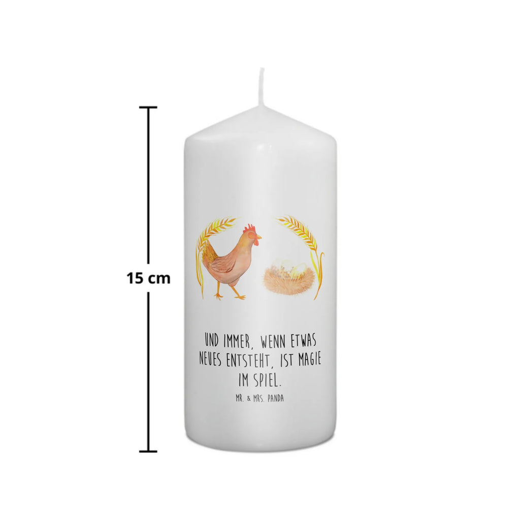 Kerze Huhn Stolz Grosse Kerze, Blockkerze, Wunschkerze, Hochzeitskerze, Dekorative Kerze, Schmuckkerze, Weihnachtskerze, Tischkerze, Geburtstagskerze, Gartenkerze, Tafelkerze, Zylinderkerze, Geburtskerze, Handgemachte Kerze, Kerze Mit Spruch, Bedruckte Kerze, Wachskerze, Kommunionskerze, Dinnerkerze, Stumpenkerze, Dekokerze, Kerze Mit Motiv, Erinnerungslicht, Laternenkerze, Osterkerze, Erinnerungskerze, Adventskerze, Landwirtin, Bauernhof, Hoftiere, Landwirt, Landleben, Motivation, Schwangerschaft, Henne, Spruch, Hof, Hühner, Magie, Geburt, Hahn, Eier