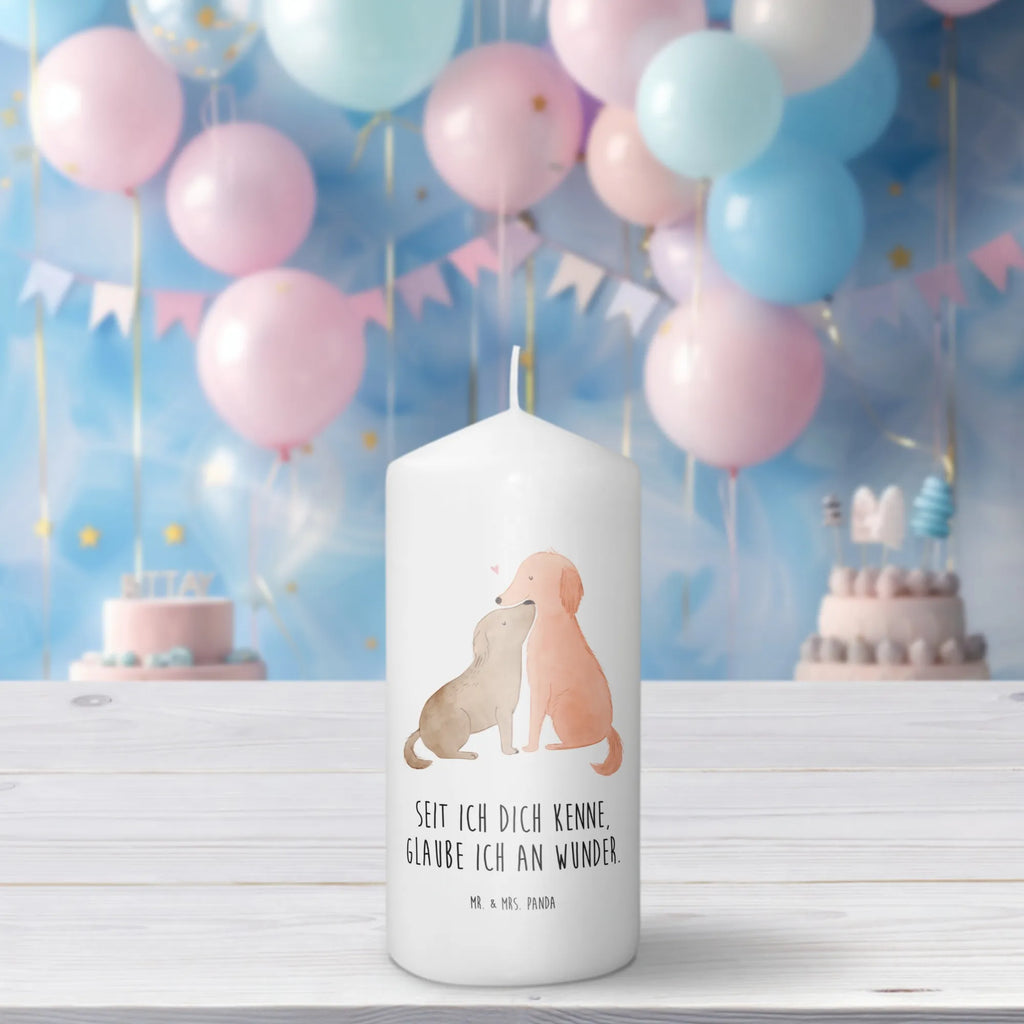 Candle dogs Love Wunschkerze, Stumpenkerze, Geburtstagskerze, Kerze Mit Spruch, Adventskerze, Schmuckkerze, Erinnerungskerze, Kerze Mit Motiv, Handgemachte Kerze, Bedruckte Kerze, Zylinderkerze, Dekorative Kerze, Hochzeitskerze, Laternenkerze, Gartenkerze, Dinnerkerze, Geburtskerze, Wachskerze, Osterkerze, Tafelkerze, Erinnerungslicht, Dekokerze, Tischkerze, Kommunionskerze, Blockkerze, Weihnachtskerze, Grosse Kerze, Hundemotiv, Sprüche, Hunderasse, Hundebesitzer, Tierliebhaber, Hund, Haustier, Kuscheln, Kuss, Vertrauen, Liebe, Herz, Hund. Hunde