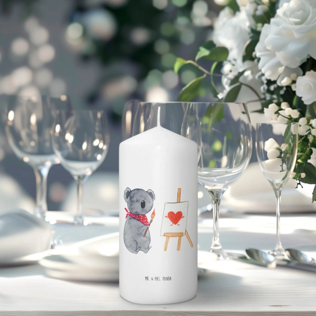 Candle Koala bear Artist Adventskerze, Stumpenkerze, Geburtstagskerze, Dekokerze, Osterkerze, Tischkerze, Kerze Mit Motiv, Erinnerungskerze, Erinnerungslicht, Dekorative Kerze, Weihnachtskerze, Geburtskerze, Hochzeitskerze, Grosse Kerze, Kerze Mit Spruch, Tafelkerze, Wunschkerze, Blockkerze, Kommunionskerze, Gartenkerze, Laternenkerze, Zylinderkerze, Bedruckte Kerze, Dinnerkerze, Schmuckkerze, Wachskerze, Handgemachte Kerze, Koalabär, Koala, Zeichnen, Liebensbeweis, Gefühle, Liebesgeschenk, Künstler, Liebe