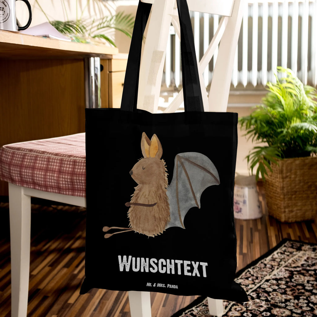 Personalisierte Tragetasche Fledermaus sitzend Shopper, Einkaufsbeutel, Tragetasche mit Namen, Umhängetasche, Personalisierte Einkaufstasche, Personalisierter Beutel, Personalisierte Jutetasche, Einkaufstasche mit Namen, Stoffbeutel mit Namen, Personalisierte Beuteltasche, Schultertasche, Personalisierte Kindergartentasche, Personalisierter Jutebeutel, Strandtasche, Personalisierter Stoffbeutel, Personalisierte Tasche, Tüte, Lustige Sprüche, Tiere, Tiermotive, Gute Laune, Fledermäuse, Entspannen, Fledermaus, Motivation