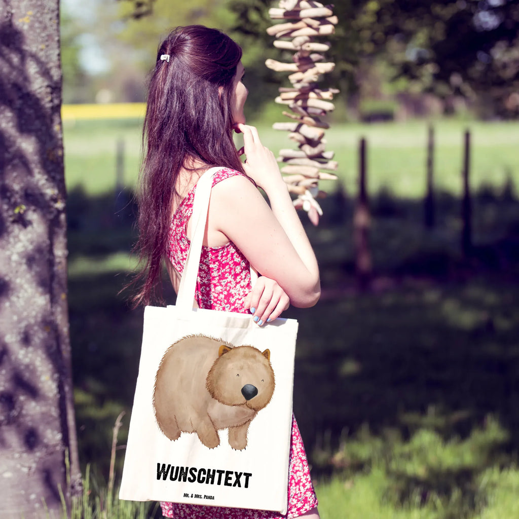 Personalisierte Tragetasche Wombat Tragetasche mit Namen, Personalisierte Jutetasche, Personalisierter Beutel, Personalisierte Einkaufstasche, Personalisierte Kindergartentasche, Einkaufstasche mit Namen, Personalisierte Tasche, Personalisierter Stoffbeutel, Personalisierter Jutebeutel, Stoffbeutel mit Namen, Personalisierte Beuteltasche, Tiermotive, Gute Laune, lustige Sprüche, Tiere, Motivation, Australien, Das Leben ist schön, Spruch, Wombat