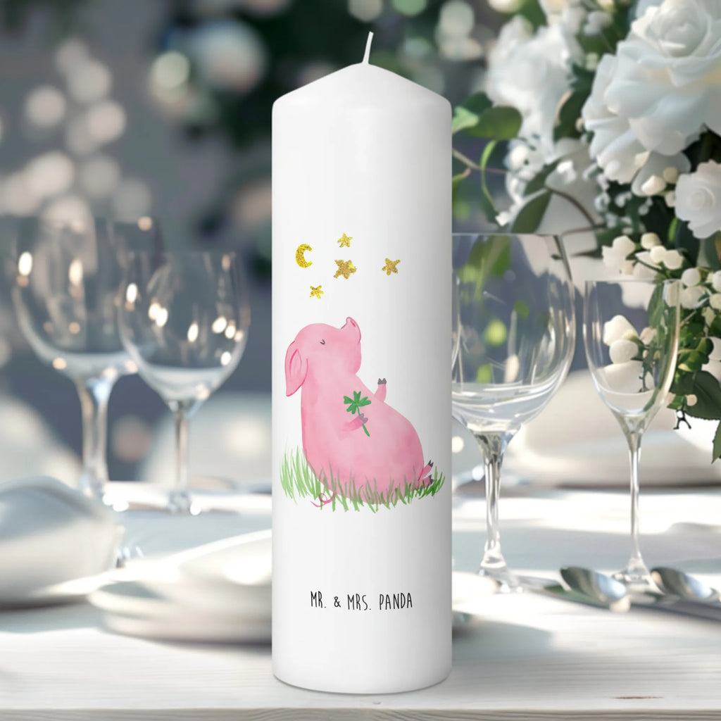 Candle Pig Luck Adventskerze, Wachskerze, Geburtskerze, Zylinderkerze, Schmuckkerze, Tischkerze, Osterkerze, Bedruckte Kerze, Tafelkerze, Wunschkerze, Kerze Mit Motiv, Weihnachtskerze, Grosse Kerze, Dinnerkerze, Kommunionskerze, Hochzeitskerze, Handgemachte Kerze, Dekorative Kerze, Kerze Mit Spruch, Erinnerungskerze, Gartenkerze, Blockkerze, Dekokerze, Geburtstagskerze, Stumpenkerze, Erinnerungslicht, Laternenkerze, Gute Laune, Tiermotive, Tiere, Lustige Sprüche, Träume, Schwein, Schweinchen, Glücksschwein. Glück, Ziele, Glücksbringer, Motivation, Sterne, Sernchen