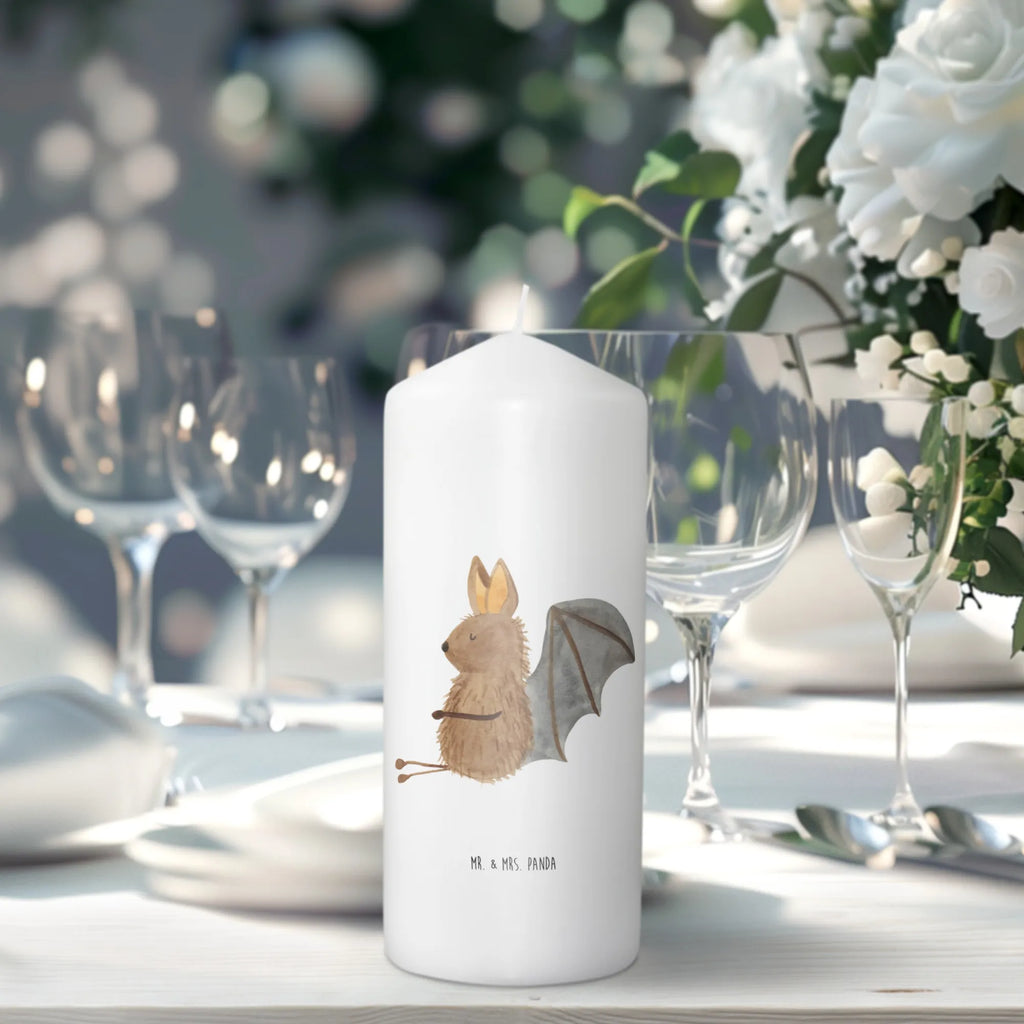 Kerze Fledermaus sitzend Zylinderkerze, Grosse Kerze, Laternenkerze, Blockkerze, Adventskerze, Weihnachtskerze, Schmuckkerze, Osterkerze, Dekorative Kerze, Kommunionskerze, Geburtskerze, Kerze Mit Motiv, Dekokerze, Dinnerkerze, Wachskerze, Geburtstagskerze, Tafelkerze, Kerze Mit Spruch, Stumpenkerze, Tischkerze, Wunschkerze, Erinnerungskerze, Bedruckte Kerze, Erinnerungslicht, Hochzeitskerze, Handgemachte Kerze, Gartenkerze, Gute Laune, Tiermotive, Tiere, Lustige Sprüche, Entspannen, Motivation, Fledermaus, Fledermäuse