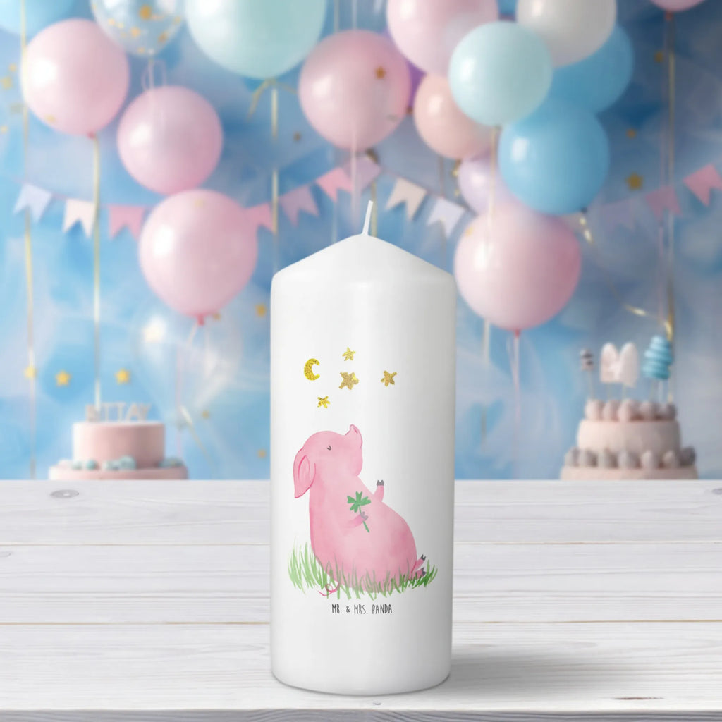 Candle Pig Luck Adventskerze, Wachskerze, Geburtskerze, Zylinderkerze, Schmuckkerze, Tischkerze, Osterkerze, Bedruckte Kerze, Tafelkerze, Wunschkerze, Kerze Mit Motiv, Weihnachtskerze, Grosse Kerze, Dinnerkerze, Kommunionskerze, Hochzeitskerze, Handgemachte Kerze, Dekorative Kerze, Kerze Mit Spruch, Erinnerungskerze, Gartenkerze, Blockkerze, Dekokerze, Geburtstagskerze, Stumpenkerze, Erinnerungslicht, Laternenkerze, Gute Laune, Tiermotive, Tiere, Lustige Sprüche, Träume, Schwein, Schweinchen, Glücksschwein. Glück, Ziele, Glücksbringer, Motivation, Sterne, Sernchen