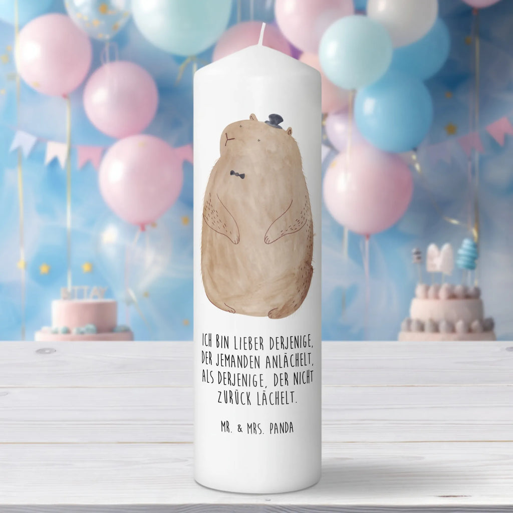 Kerze Murmeltier Weihnachtskerze, Dekorative Kerze, Geburtstagskerze, Zylinderkerze, Blockkerze, Geburtskerze, Kerze Mit Spruch, Bedruckte Kerze, Kerze Mit Motiv, Schmuckkerze, Dekokerze, Tischkerze, Handgemachte Kerze, Wunschkerze, Dinnerkerze, Adventskerze, Gartenkerze, Kommunionskerze, Erinnerungslicht, Grosse Kerze, Osterkerze, Wachskerze, Erinnerungskerze, Laternenkerze, Tafelkerze, Hochzeitskerze, Stumpenkerze, Gute Laune, Tiermotive, Tiere, Lustige Sprüche, Knigge, Murmeltier, Respekt, Anstand, Fröhlichkeit, Freundlichkeit