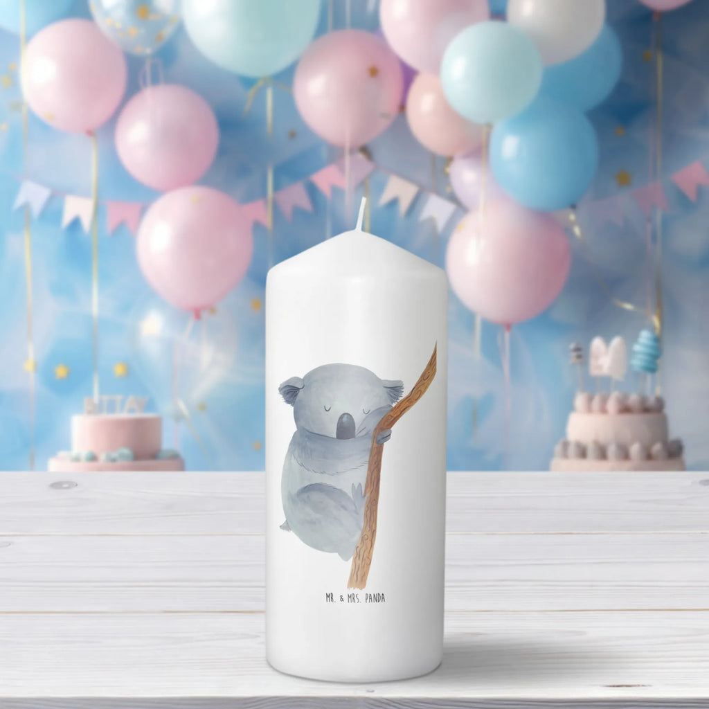 Kerze Koalabär Kerze Für Advent, Kerze Für Geburtstag, Metall-Kerze, Gedenkkerze, Gartenkerze, Glas-Kerze, Tafelkerze, Kerze Für Firmung, Kerze Mit Gravur, Andachtskerze, Laternenkerze, Dinnerkerzenpaar, Kerze Mit Duft, Kerze Für Weihnachten, Kerze Mit Fotoeinleger, Stearin­kerze, Outdoor-Kerze, Kerze Mit Namensgravur, Fair-Trade-Kerze, Stabkerze, Kerze Für Hochzeit, Dinnerkerze, Grabkerze, Kerze Für Ostern, Teelicht, Votivkerze, Grablicht, Kerze Für Kommunion, Handgemachte Kerze, Blockkerze, Tischkerze, Stumpenkerze, Streukerze, Kerze Mit Prägung, Kerze Als Gastgeschenk, Trauerkerze, Kerze, Stumpenkerzen-Set, Kerze Mit Motiv, Duftkerze, Bio-Kerze, Kerze Ohne Duft, Kerze Mit Spruch, Kerze Für Taufe, Sojawachskerze, Handgegossene Kerze, Tiermotive, Gute Laune, lustige Sprüche, Tiere, Koalabär, Koala, träumen, Traum, Bär, Traumland, schlafen, Schlafzimmer