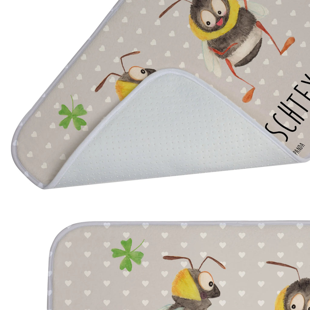 Personalised bath mat bees Pair Badezimmerteppich Personalisiert, Werbegeschenk mit Text, Badvorleger Für Badewanne Mit Namen, Badematte Mit Namen, Waschbarer Badvorleger Mit Namen, Bad Fußmatte Personalisiert, Badvorleger Mit Wunschtext, Badvorleger Selbst Gestalten, Badmatte Waschbar Mit Wunschtext, Badvorleger Für Dusche Mit Wunschtext, Badvorleger Klassisch Mit Wunschtext, Badgarnitur Mit Wunschtext, Duschvorleger Mit Namen, Badvorleger Mit Initialen, Badvorleger Gemustert Mit Wunschtext, Badvorleger Mikrofaser Personalisiert, Badvorleger Klein Mit Namen, Saugfähiger Badvorleger Mit Wunschtext, Badvorleger Weiß Mit Namen, Badteppich Mit Wunschtext, Badezimmermatte Mit Wunschtext, Badvorleger Nachhaltig Mit Namen, Badvorleger Vintage Mit Namen, Badvorleger Groß Mit Wunschtext, Teppich Fürs Bad Mit Namen, Badvorleger Schwarz Mit Wunschtext, Runder Badvorleger Personalisiert, Badvorleger Design Mit Gravur, Badvorleger Mit Namen, Badvorleger Baumwolle Mit Namen, Weicher Badvorleger Mit Wunschtext, Badläufer Mit Namen, Badvorleger Gäste-WC Personalisiert, Rechteckiger Badvorleger Mit Namen, Badvorleger Mit Bestickung, Badematte Rutschfest Mit Namen, Personaliserter Badvorleger, Webegeschenk mit Firmennamen, Badvorleger Modern Mit Namen, Rutschfester Badvorleger Mit Namen, Badezimmer Matte Mit Namen, Badematten Set Personalisiert, Badvorleger Mit Gravur, Liebe, Partner, Freund, Freundin, Ehemann, Ehefrau, Heiraten, Verlobung, Heiratsantrag, Liebesgeschenk, Jahrestag, Hocheitstag, Geschenk für Frauen, Liebesbeweis, für Ehemann, verliebte Schildkröten, Mitbringsel, Valentinstag, Hochzeitstag, Geschenk für Partner, Schildkröten, für Männer, Geschenk für Freundin