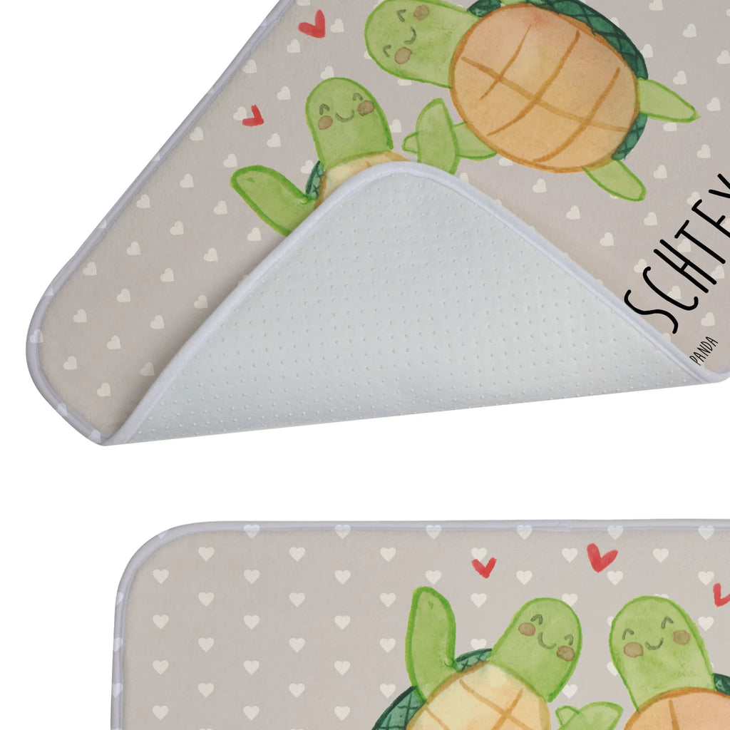 Personalisierte Badematte Schildkröten Paar Bad Fußmatte Personalisiert, Badematte Rutschfest Mit Namen, Badvorleger Klein Mit Namen, Badvorleger Mit Bestickung, Badvorleger Modern Mit Namen, Runder Badvorleger Personalisiert, Badvorleger Klassisch Mit Wunschtext, Badvorleger Für Badewanne Mit Namen, Badvorleger Weiß Mit Namen, Waschbarer Badvorleger Mit Namen, Badezimmerteppich Personalisiert, Badmatte Waschbar Mit Wunschtext, Badvorleger Mit Gravur, Saugfähiger Badvorleger Mit Wunschtext, Rechteckiger Badvorleger Mit Namen, Badematten Set Personalisiert, Badvorleger Mikrofaser Personalisiert, Badgarnitur Mit Wunschtext, Badezimmer Matte Mit Namen, Weicher Badvorleger Mit Wunschtext, Teppich Fürs Bad Mit Namen, Badematte Mit Namen, Badvorleger Gemustert Mit Wunschtext, Badvorleger Mit Wunschtext, Badvorleger Vintage Mit Namen, Badläufer Mit Namen, Badvorleger Nachhaltig Mit Namen, Badvorleger Groß Mit Wunschtext, Badvorleger Schwarz Mit Wunschtext, Personaliserter Badvorleger, Badvorleger Design Mit Gravur, Badvorleger Mit Namen, Badezimmermatte Mit Wunschtext, Badteppich Mit Wunschtext, Webegeschenk mit Firmennamen, Rutschfester Badvorleger Mit Namen, Badvorleger Mit Initialen, Badvorleger Baumwolle Mit Namen, Duschvorleger Mit Namen, Badvorleger Selbst Gestalten, Badvorleger Gäste-WC Personalisiert, Badvorleger Für Dusche Mit Wunschtext, Werbegeschenk mit Text, Liebe, Partner, Freund, Freundin, Ehemann, Ehefrau, Heiraten, Verlobung, Heiratsantrag, Liebesgeschenk, Jahrestag, Hocheitstag, Valentinstag, Liebesbeweis, Geschenk für Partner, Geschenk für Freundin, Geschenk für Frauen, Hochzeitstag, für Männer, Mitbringsel, für Ehemann