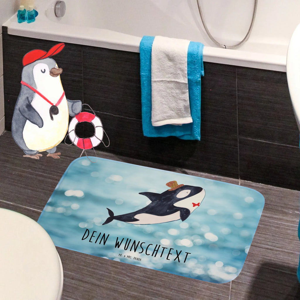 Personalisierter Badvorleger Orca Zylinder Waschbarer Badvorleger Mit Namen, Rechteckiger Badvorleger Mit Namen, Badvorleger Vintage Mit Namen, Badvorleger Mit Bestickung, Badvorleger Mit Namen, Badmatte Waschbar Mit Wunschtext, Badvorleger Mit Initialen, Badezimmermatte Mit Wunschtext, Badvorleger Selbst Gestalten, Werbegeschenk mit Text, Badvorleger Für Badewanne Mit Namen, Badvorleger Weiß Mit Namen, Runder Badvorleger Personalisiert, Bad Fußmatte Personalisiert, Badvorleger Baumwolle Mit Namen, Badvorleger Schwarz Mit Wunschtext, Badvorleger Mikrofaser Personalisiert, Badvorleger Klein Mit Namen, Badvorleger Groß Mit Wunschtext, Badematte Rutschfest Mit Namen, Badvorleger Gäste-WC Personalisiert, Badvorleger Gemustert Mit Wunschtext, Duschvorleger Mit Namen, Weicher Badvorleger Mit Wunschtext, Rutschfester Badvorleger Mit Namen, Badläufer Mit Namen, Badvorleger Nachhaltig Mit Namen, Badteppich Mit Wunschtext, Teppich Fürs Bad Mit Namen, Personaliserter Badvorleger, Badezimmer Matte Mit Namen, Badvorleger Mit Wunschtext, Badematten Set Personalisiert, Badvorleger Mit Gravur, Badvorleger Modern Mit Namen, Saugfähiger Badvorleger Mit Wunschtext, Badvorleger Design Mit Gravur, Webegeschenk mit Firmennamen, Badvorleger Klassisch Mit Wunschtext, Badezimmerteppich Personalisiert, Badvorleger Für Dusche Mit Wunschtext, Badgarnitur Mit Wunschtext, Badematte Mit Namen, Meerestiere, Meer, Urlaub, Feier, Konfetti, Fete, Glitzer, Orca, Fest, Glückwunsch, Geburtstag, Glitter, Narwal