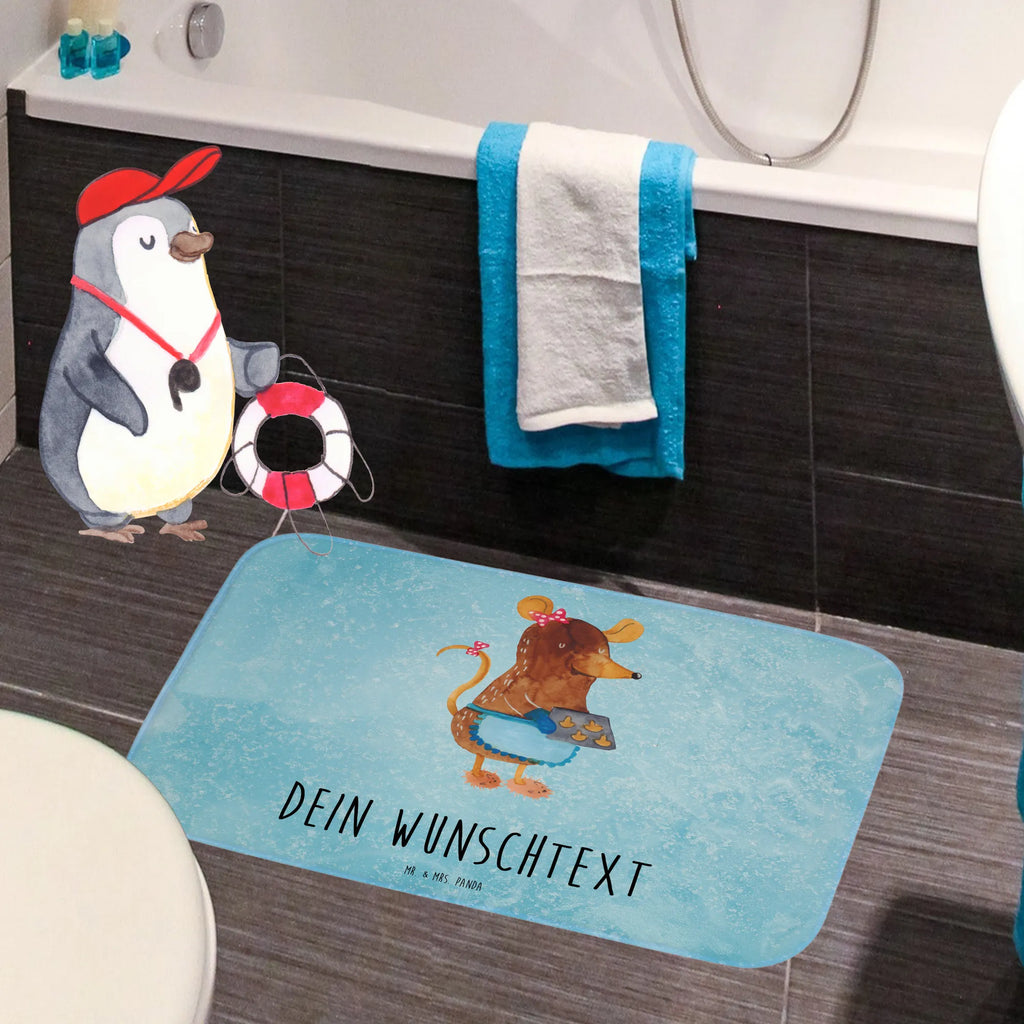 Personalisierter Badvorleger Maus Kekse Badvorleger Mit Gravur, Badvorleger Groß Mit Wunschtext, Bad Fußmatte Personalisiert, Badvorleger Gemustert Mit Wunschtext, Badematte Mit Namen, Webegeschenk mit Firmennamen, Personaliserter Badvorleger, Badvorleger Design Mit Gravur, Badvorleger Nachhaltig Mit Namen, Badvorleger Klassisch Mit Wunschtext, Badezimmerteppich Personalisiert, Badgarnitur Mit Wunschtext, Rutschfester Badvorleger Mit Namen, Rechteckiger Badvorleger Mit Namen, Badläufer Mit Namen, Badvorleger Mit Namen, Badvorleger Gäste-WC Personalisiert, Badematten Set Personalisiert, Badvorleger Modern Mit Namen, Badmatte Waschbar Mit Wunschtext, Badvorleger Mit Bestickung, Badvorleger Baumwolle Mit Namen, Badvorleger Mit Initialen, Badvorleger Für Dusche Mit Wunschtext, Badtextilien, Duschvorlage, Bad Teppich, Saugfähiger Badvorleger Mit Wunschtext, Badematte Rutschfest Mit Namen, Badvorleger Selbst Gestalten, Waschbarer Badvorleger Mit Namen, Badteppich Mit Wunschtext, Badezimmermatte Mit Wunschtext, Badezimmer Matte Mit Namen, Badvorleger Für Badewanne Mit Namen, Werbegeschenk mit Text, Weicher Badvorleger Mit Wunschtext, Badvorleger Mit Wunschtext, Badvorleger Mikrofaser Personalisiert, Badvorleger Vintage Mit Namen, Badvorleger Weiß Mit Namen, Runder Badvorleger Personalisiert, Badvorleger Klein Mit Namen, Teppich Fürs Bad Mit Namen, Badvorleger Schwarz Mit Wunschtext, Duschvorleger Mit Namen, Weihnachten, Winter, Weihnachtsdeko, Nikolaus, Advent, Heiligabend, Wintermotiv, Kekse, Plätzchen, Maus, Weihnachtsbäckerei, Backen, Weihnachtskekse, Chaosqueen