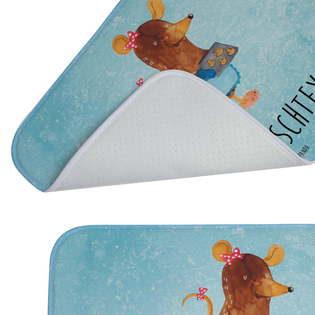 Personalisierter Badvorleger Maus Kekse Badvorleger Mit Gravur, Badvorleger Groß Mit Wunschtext, Bad Fußmatte Personalisiert, Badvorleger Gemustert Mit Wunschtext, Badematte Mit Namen, Webegeschenk mit Firmennamen, Personaliserter Badvorleger, Badvorleger Design Mit Gravur, Badvorleger Nachhaltig Mit Namen, Badvorleger Klassisch Mit Wunschtext, Badezimmerteppich Personalisiert, Badgarnitur Mit Wunschtext, Rutschfester Badvorleger Mit Namen, Rechteckiger Badvorleger Mit Namen, Badläufer Mit Namen, Badvorleger Mit Namen, Badvorleger Gäste-WC Personalisiert, Badematten Set Personalisiert, Badvorleger Modern Mit Namen, Badmatte Waschbar Mit Wunschtext, Badvorleger Mit Bestickung, Badvorleger Baumwolle Mit Namen, Badvorleger Mit Initialen, Badvorleger Für Dusche Mit Wunschtext, Badtextilien, Duschvorlage, Bad Teppich, Saugfähiger Badvorleger Mit Wunschtext, Badematte Rutschfest Mit Namen, Badvorleger Selbst Gestalten, Waschbarer Badvorleger Mit Namen, Badteppich Mit Wunschtext, Badezimmermatte Mit Wunschtext, Badezimmer Matte Mit Namen, Badvorleger Für Badewanne Mit Namen, Werbegeschenk mit Text, Weicher Badvorleger Mit Wunschtext, Badvorleger Mit Wunschtext, Badvorleger Mikrofaser Personalisiert, Badvorleger Vintage Mit Namen, Badvorleger Weiß Mit Namen, Runder Badvorleger Personalisiert, Badvorleger Klein Mit Namen, Teppich Fürs Bad Mit Namen, Badvorleger Schwarz Mit Wunschtext, Duschvorleger Mit Namen, Weihnachten, Winter, Weihnachtsdeko, Nikolaus, Advent, Heiligabend, Wintermotiv, Kekse, Plätzchen, Maus, Weihnachtsbäckerei, Backen, Weihnachtskekse, Chaosqueen